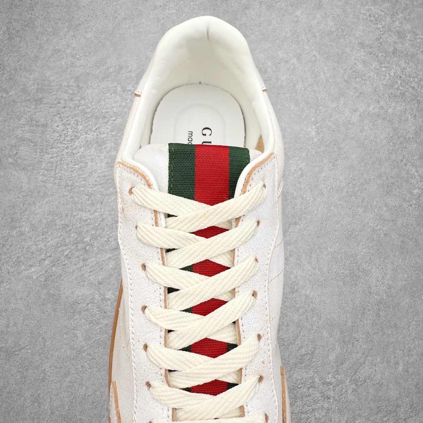 图片[5]-Gucci ss25 new arrival~ 情侣款gucci Shift系列全新上市 轻盈设计焕新诠释运动风尚。利落廓形更添自在本色， 行动间彰显精致质感。织带细节宛如一道延绵不绝的饰 带贯穿于整个设计，侧边缝线细节增添点睛之笔~ 水洗效果牛皮鞋面双色Tpu大底 尺码：36-45-选品中心