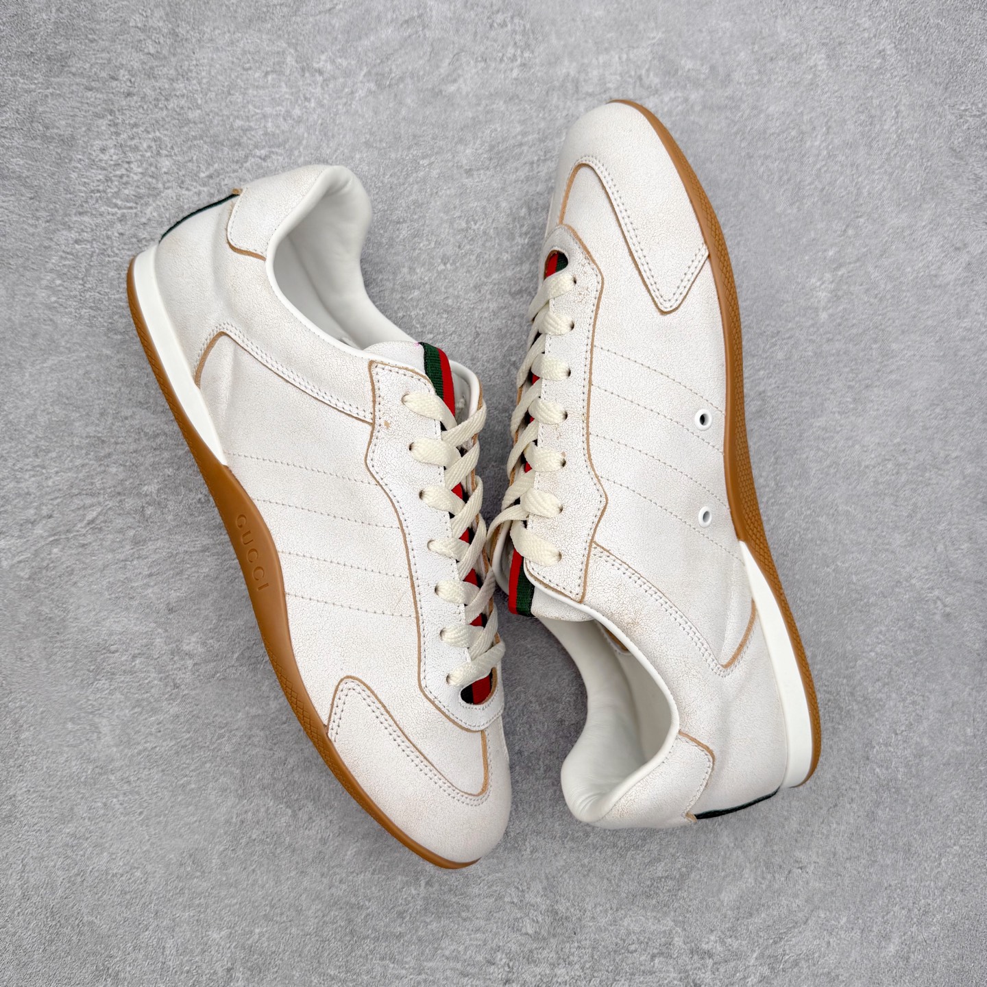 图片[3]-Gucci ss25 new arrival~ 情侣款gucci Shift系列全新上市 轻盈设计焕新诠释运动风尚。利落廓形更添自在本色， 行动间彰显精致质感。织带细节宛如一道延绵不绝的饰 带贯穿于整个设计，侧边缝线细节增添点睛之笔~ 水洗效果牛皮鞋面双色Tpu大底 尺码：36-45-选品中心