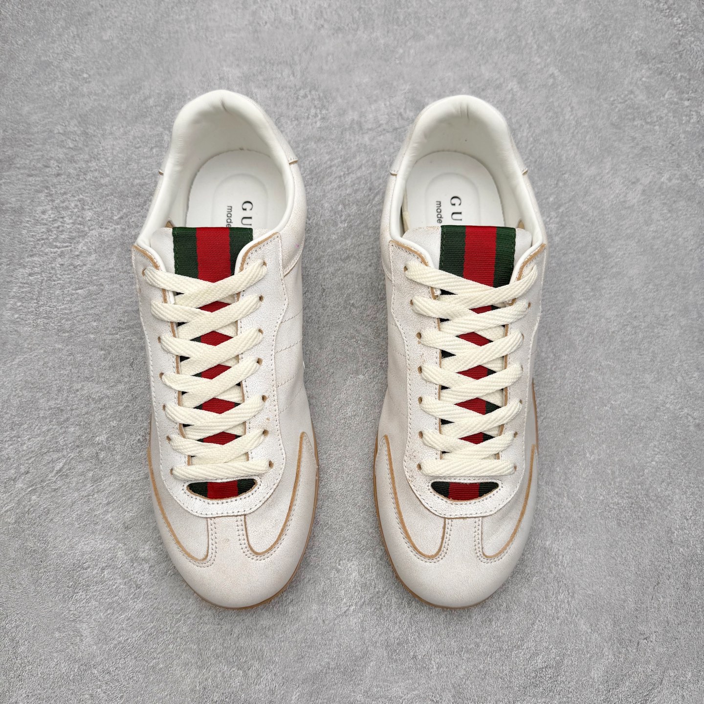图片[2]-Gucci ss25 new arrival~ 情侣款gucci Shift系列全新上市 轻盈设计焕新诠释运动风尚。利落廓形更添自在本色， 行动间彰显精致质感。织带细节宛如一道延绵不绝的饰 带贯穿于整个设计，侧边缝线细节增添点睛之笔~ 水洗效果牛皮鞋面双色Tpu大底 尺码：36-45-选品中心