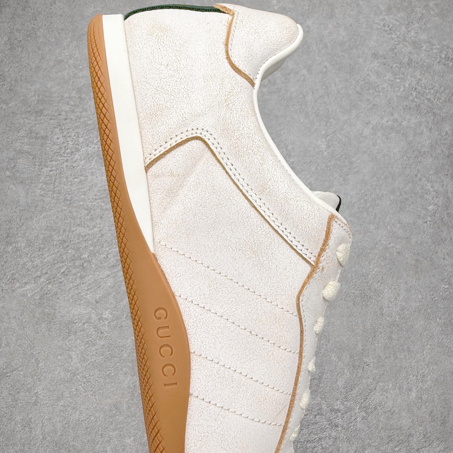 图片[6]-Gucci ss25 new arrival~ 情侣款gucci Shift系列全新上市 轻盈设计焕新诠释运动风尚。利落廓形更添自在本色， 行动间彰显精致质感。织带细节宛如一道延绵不绝的饰 带贯穿于整个设计，侧边缝线细节增添点睛之笔~ 水洗效果牛皮鞋面双色Tpu大底 尺码：36-45-选品中心