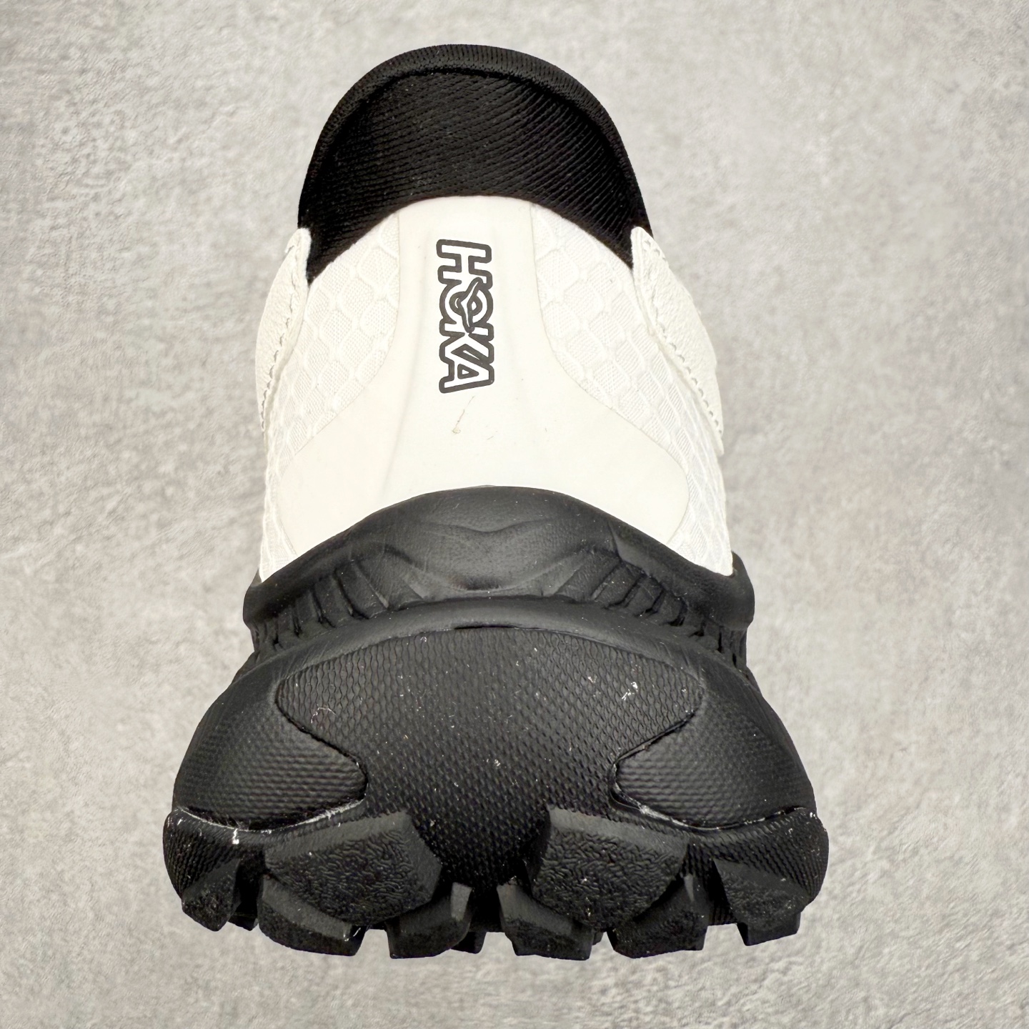 图片[8]-HOKA ONE ONE PROJECT TRANSPORT 舒适百搭防滑耐磨低帮生活休闲鞋 男女同款 HOKA ONE ONE是来自美国的跑步鞋知名品牌，创立于2009年，始终致力于为所有跑者提供更新、更好的跑步装备。相比常规跑鞋，HOKA ONE ONE特别研发使用性能独特的几何形跑鞋中底，此种鞋底更厚、更高、回弹性也更好，除了卓越的缓冲性能，它还能內各种阶段的跑者带来更具动感、更加稳定的跑步体验。HOKAONE ONE从设计之初就清楚意识到，要保证跑者步幅的均匀一致，双脚自然而然的运动至关重要。尺码：36 36.5 37.5 38 38.5 39 40 40.5 41 42 42.5 43 44 44.5 45-选品中心