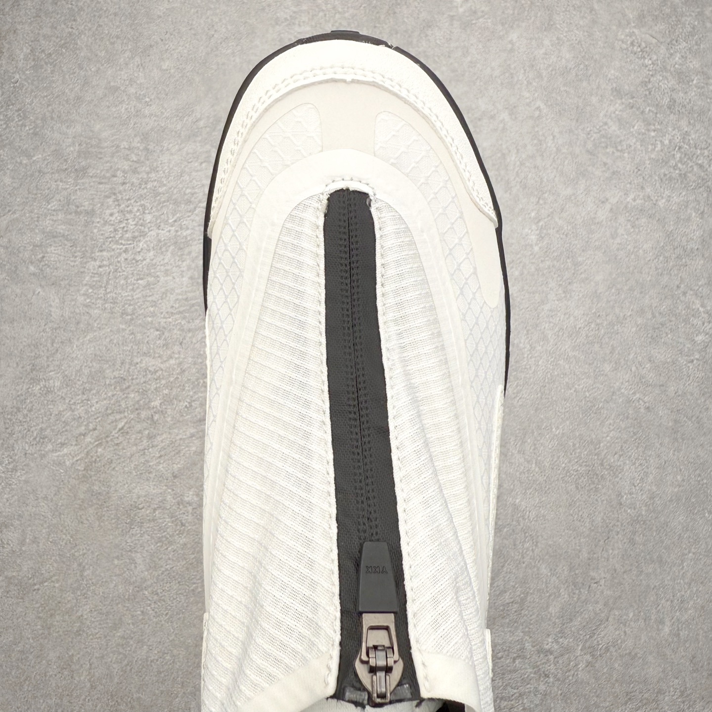 图片[4]-HOKA ONE ONE PROJECT TRANSPORT 舒适百搭防滑耐磨低帮生活休闲鞋 男女同款 HOKA ONE ONE是来自美国的跑步鞋知名品牌，创立于2009年，始终致力于为所有跑者提供更新、更好的跑步装备。相比常规跑鞋，HOKA ONE ONE特别研发使用性能独特的几何形跑鞋中底，此种鞋底更厚、更高、回弹性也更好，除了卓越的缓冲性能，它还能內各种阶段的跑者带来更具动感、更加稳定的跑步体验。HOKAONE ONE从设计之初就清楚意识到，要保证跑者步幅的均匀一致，双脚自然而然的运动至关重要。尺码：36 36.5 37.5 38 38.5 39 40 40.5 41 42 42.5 43 44 44.5 45-选品中心