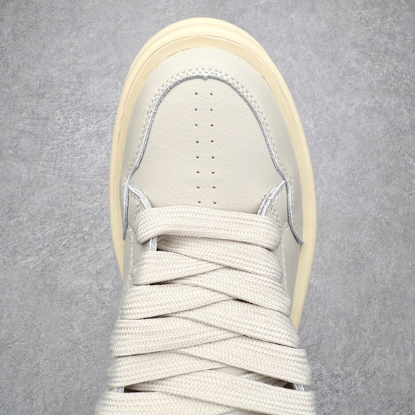 图片[4]-Rick Owens DRKSHDW x Converse 融合前卫与经典，挑战传统，定义新潮流。设计独特，展现出个性和时尚感，别具一格的潮流魅力，让您在人群中脱颖而出，简约又大方。踩上它每一步都踏出独属于你的个性风范。 Sizs：35 36 36.5 37 37.5 38 39 39.5 40 41 41.5 42 42.5 43 44-选品中心