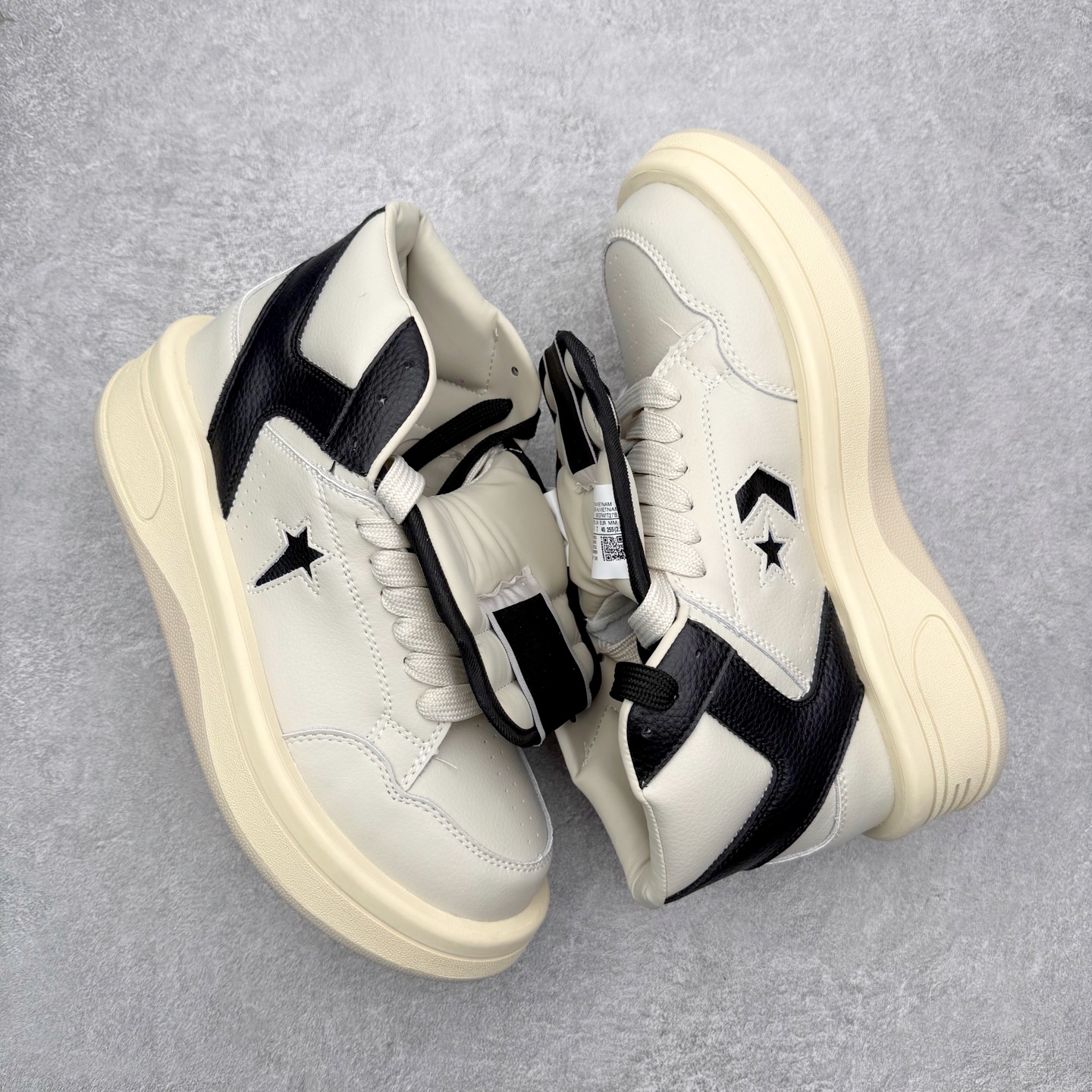 图片[3]-Rick Owens DRKSHDW x Converse 融合前卫与经典，挑战传统，定义新潮流。设计独特，展现出个性和时尚感，别具一格的潮流魅力，让您在人群中脱颖而出，简约又大方。踩上它每一步都踏出独属于你的个性风范。 Sizs：35 36 36.5 37 37.5 38 39 39.5 40 41 41.5 42 42.5 43 44-选品中心
