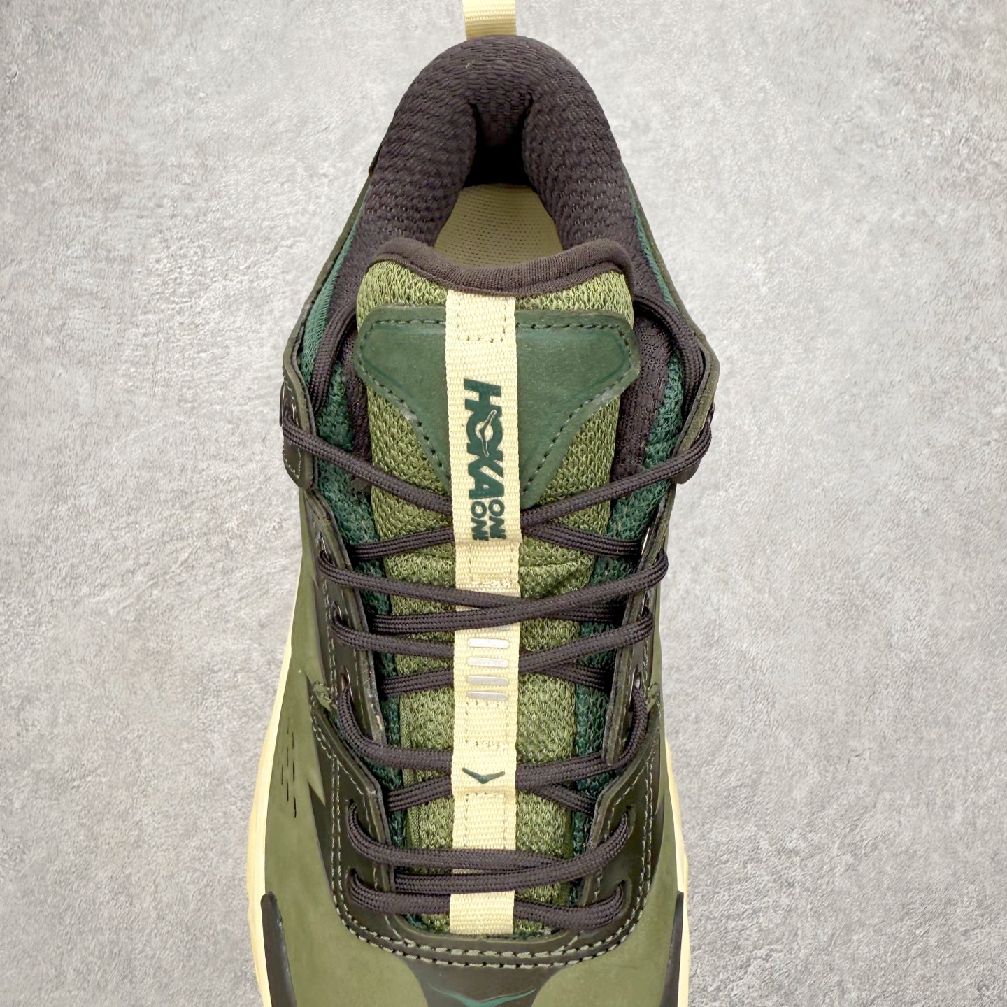 图片[5]-HOKA ONE ONE Kaha Low GTX 卡哈 牛皮织物皮革 缓震 防滑防水透气支撑抓地 低帮 户外功能鞋 男女同款 HOKA ONE ONE是来自美国的跑步鞋知名品牌，创立于2009年，始终致力于为所有跑者提供更新、更好的跑步装备。相比常规跑鞋，HOKA ONE ONE特别研发使用性能独特的几何形跑鞋中底，此种鞋底更厚、更高、回弹性也更好，除了卓越的缓冲性能，它还能內各种阶段的跑者带来更具动感、更加稳定的跑步体验。HOKAONE ONE从设计之初就清楚意识到，要保证跑者步幅的均匀一致，双脚自然而然的运动至关重要。尺码：36 36.5 37.5 38 38.5 39 40 40.5 41 42 42.5 43 44 44.5 45-选品中心