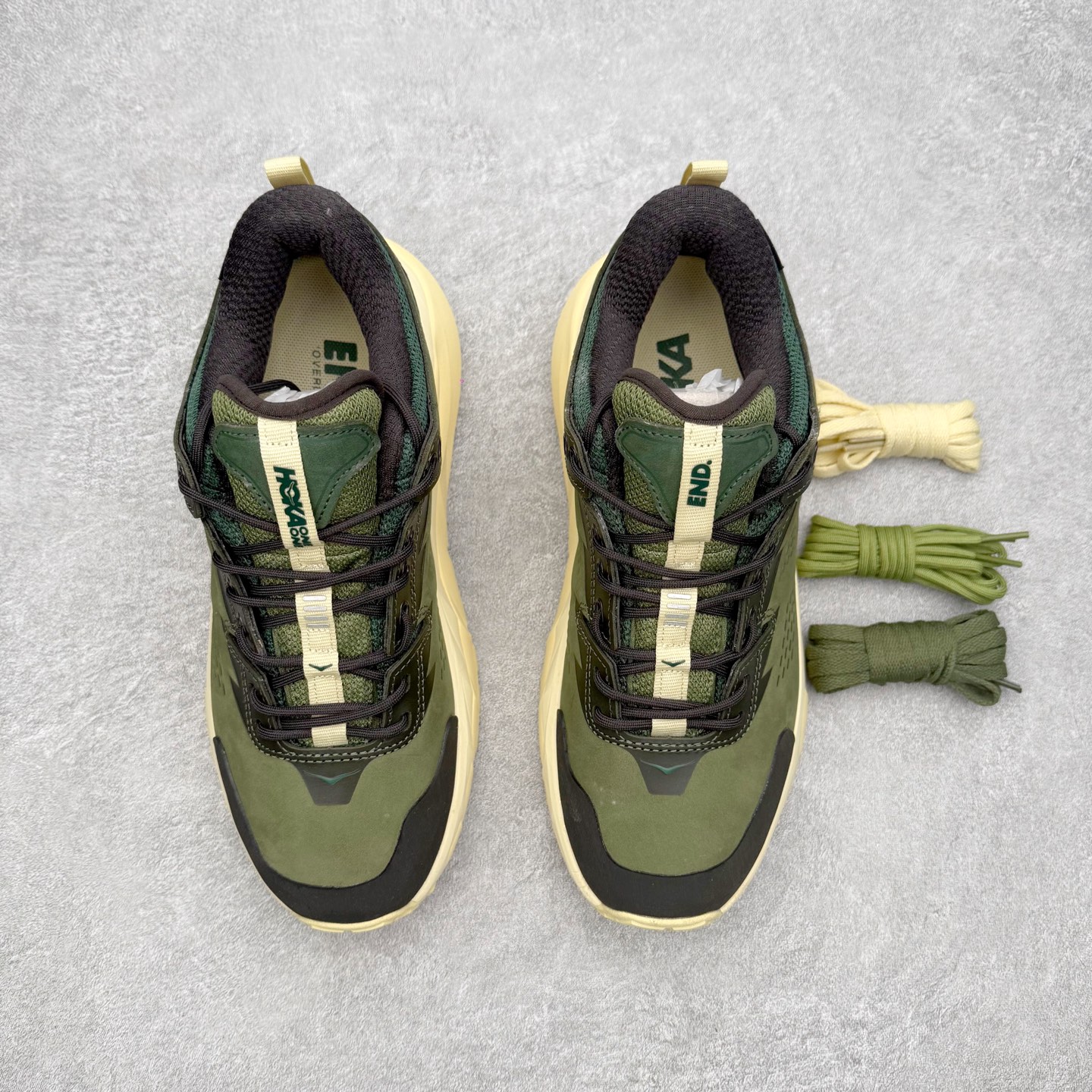 图片[2]-HOKA ONE ONE Kaha Low GTX 卡哈 牛皮织物皮革 缓震 防滑防水透气支撑抓地 低帮 户外功能鞋 男女同款 HOKA ONE ONE是来自美国的跑步鞋知名品牌，创立于2009年，始终致力于为所有跑者提供更新、更好的跑步装备。相比常规跑鞋，HOKA ONE ONE特别研发使用性能独特的几何形跑鞋中底，此种鞋底更厚、更高、回弹性也更好，除了卓越的缓冲性能，它还能內各种阶段的跑者带来更具动感、更加稳定的跑步体验。HOKAONE ONE从设计之初就清楚意识到，要保证跑者步幅的均匀一致，双脚自然而然的运动至关重要。尺码：36 36.5 37.5 38 38.5 39 40 40.5 41 42 42.5 43 44 44.5 45-选品中心