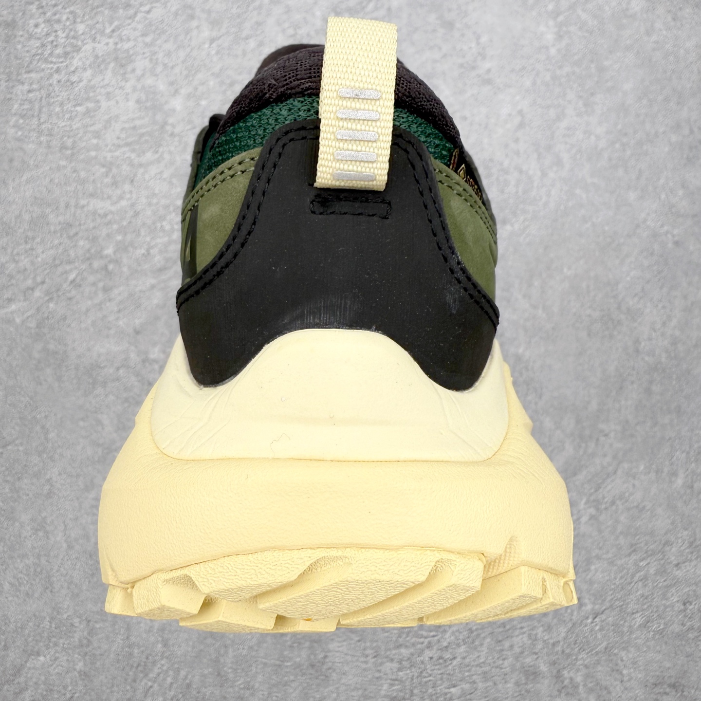 图片[8]-HOKA ONE ONE Kaha Low GTX 卡哈 牛皮织物皮革 缓震 防滑防水透气支撑抓地 低帮 户外功能鞋 男女同款 HOKA ONE ONE是来自美国的跑步鞋知名品牌，创立于2009年，始终致力于为所有跑者提供更新、更好的跑步装备。相比常规跑鞋，HOKA ONE ONE特别研发使用性能独特的几何形跑鞋中底，此种鞋底更厚、更高、回弹性也更好，除了卓越的缓冲性能，它还能內各种阶段的跑者带来更具动感、更加稳定的跑步体验。HOKAONE ONE从设计之初就清楚意识到，要保证跑者步幅的均匀一致，双脚自然而然的运动至关重要。尺码：36 36.5 37.5 38 38.5 39 40 40.5 41 42 42.5 43 44 44.5 45-选品中心