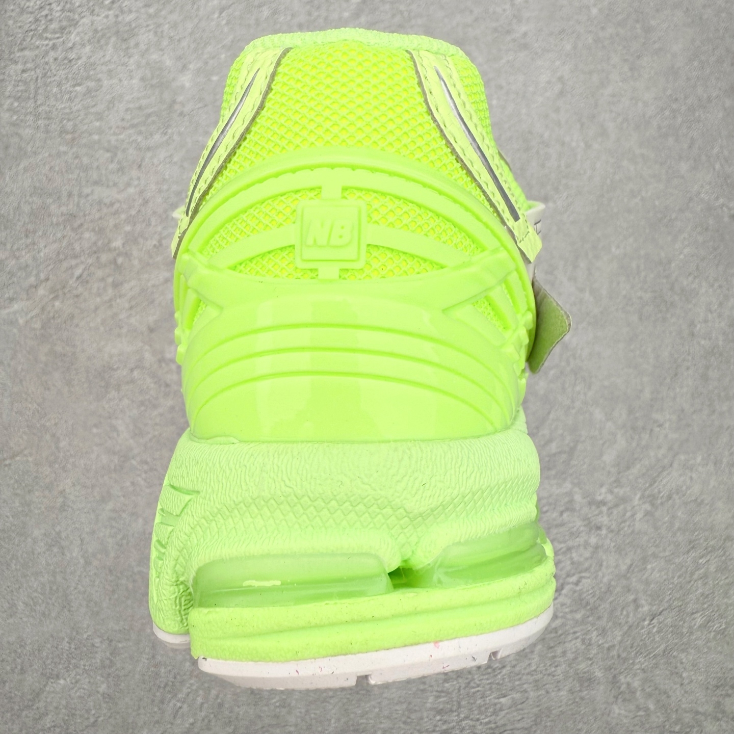 图片[8]-New Balance M1906R NB新百伦系列复古老爹风休闲运动慢跑鞋 日韩出口特供订单 全网最全配色 配套商长期套现长期补货 全新货品 正常出厂触屏不到的单价 超级跑量款 全套原楦原纸板原厂数据开发 进口三明治网面 原装进口翻毛皮料正确绒感卡色 正确中底拉帮中底网布细节 采用轻质牛剖革拼接透气网眼衬垫织物鞋面材质 T-Beam大底提供足步弓支撑 保持步态稳定 后跟搭载外露缓震胶 鞋身整体以各种深浅不一的灰色覆盖 鞋头以淡蓝色调装饰 网眼衬垫通过不规律的色块实现做旧的美感 泛黄的鞋底更是进一步增添了复古气息 尺码：36 37 37.5 38 38.5 39.5 40 40.5 41.5 42 42.5 43 44 45-选品中心