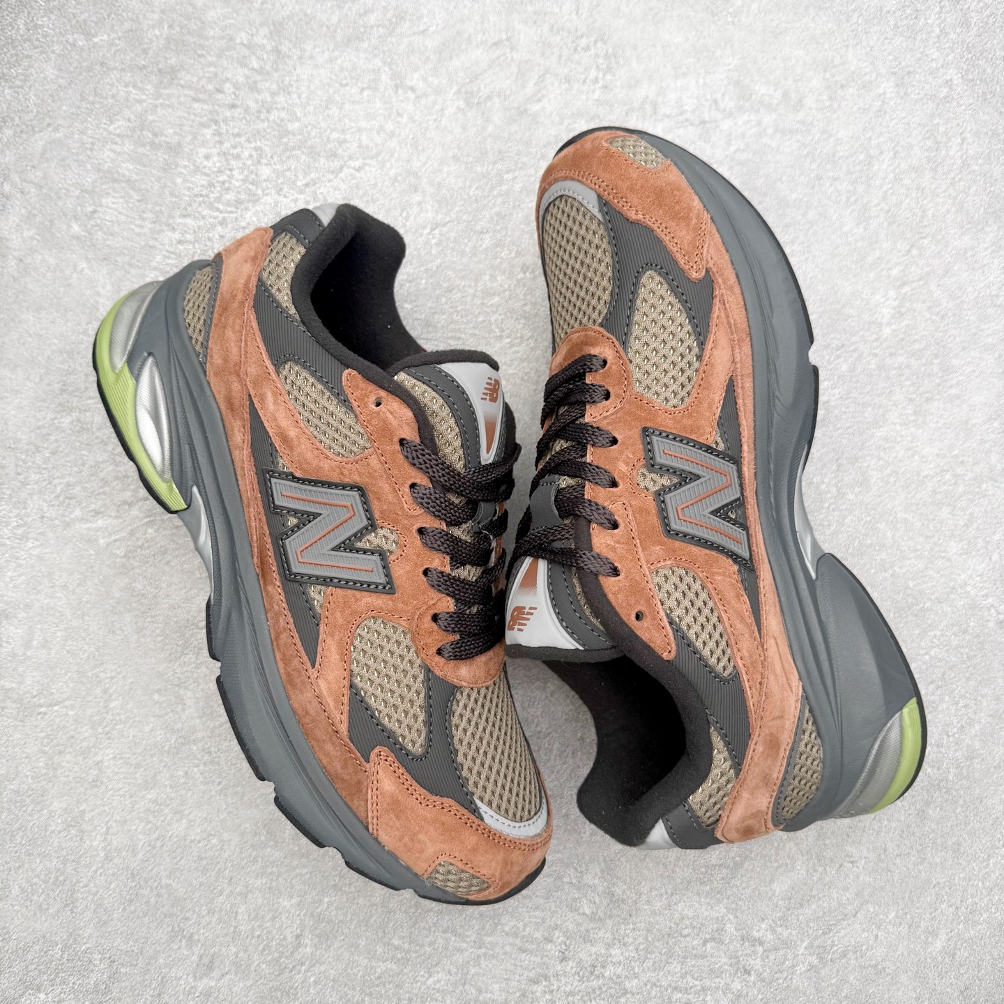 图片[3]-New Balance NB2010系列新百伦经典复古休闲运动板鞋 以ENCAP中底配以升级版 N-ERGY缓震物料 鞋面则采用特色的柔软麂皮搭以NewBalance经典的尼龙网布 低调中还原跑鞋本真 更年轻化的设计理念与材质 让新世代青年得以用全新视角体验经典鞋款的传奇魅力尺码：36 37 37.5 38 38.5 39.5 40 40.5 41.5 42 42.5 43 44 45-选品中心