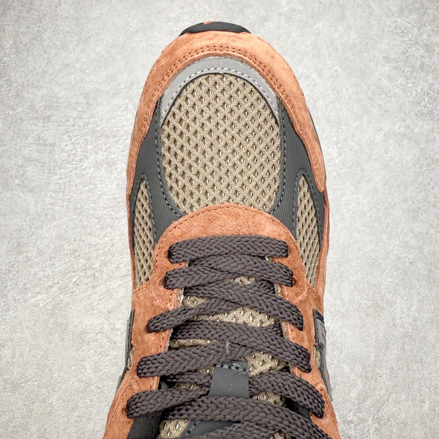 图片[4]-New Balance NB2010系列新百伦经典复古休闲运动板鞋 以ENCAP中底配以升级版 N-ERGY缓震物料 鞋面则采用特色的柔软麂皮搭以NewBalance经典的尼龙网布 低调中还原跑鞋本真 更年轻化的设计理念与材质 让新世代青年得以用全新视角体验经典鞋款的传奇魅力尺码：36 37 37.5 38 38.5 39.5 40 40.5 41.5 42 42.5 43 44 45-选品中心