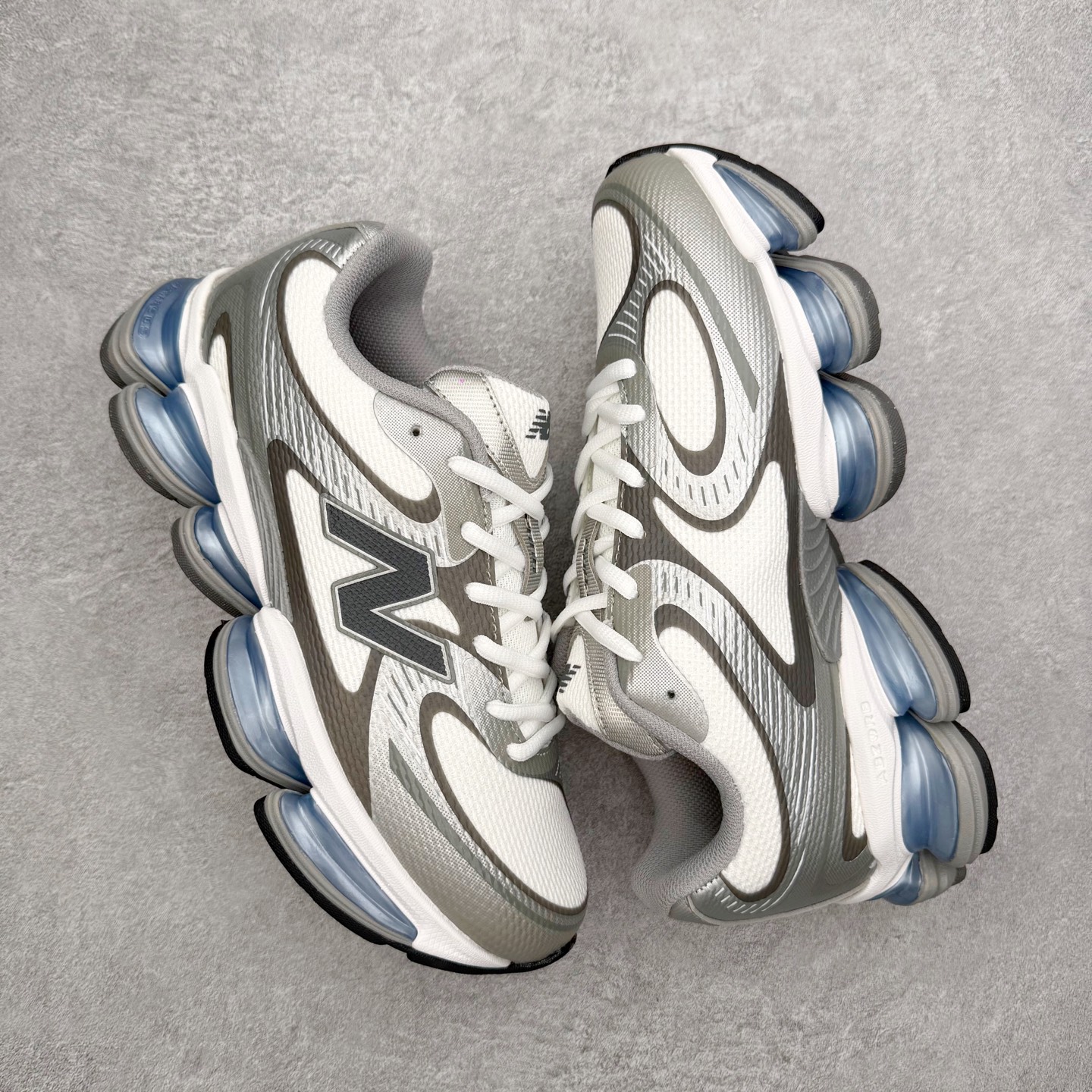 图片[3]-New Balance NB2000 舒适百搭防滑耐磨低帮 休闲跑步鞋 New Balance 在近两年的球鞋市场屡出奇招，在经典鞋型保持进一步增长的同时，推出的每一款新鞋型也都有傲人的战绩。在 327、9060 等鞋型获得成功之后，今天 New Balance 家族又迎来了新鲜血液的注入。这双 New Balance 2000 依然是融合了新旧元素的跑鞋造型，命名为 2000，或许是它的设计理念有着 Y2K 的血统。最大的亮点，在于这双鞋的中底。外侧以五个 ABZORB 单元，带来极具辨识度和冲击力的视觉效果，让这双鞋在外观和脚感方面都颇具吸引力。尺码：36 37 37.5 38 38.5 39 40 40.5 41 42 42.5 43 44 45 46-选品中心