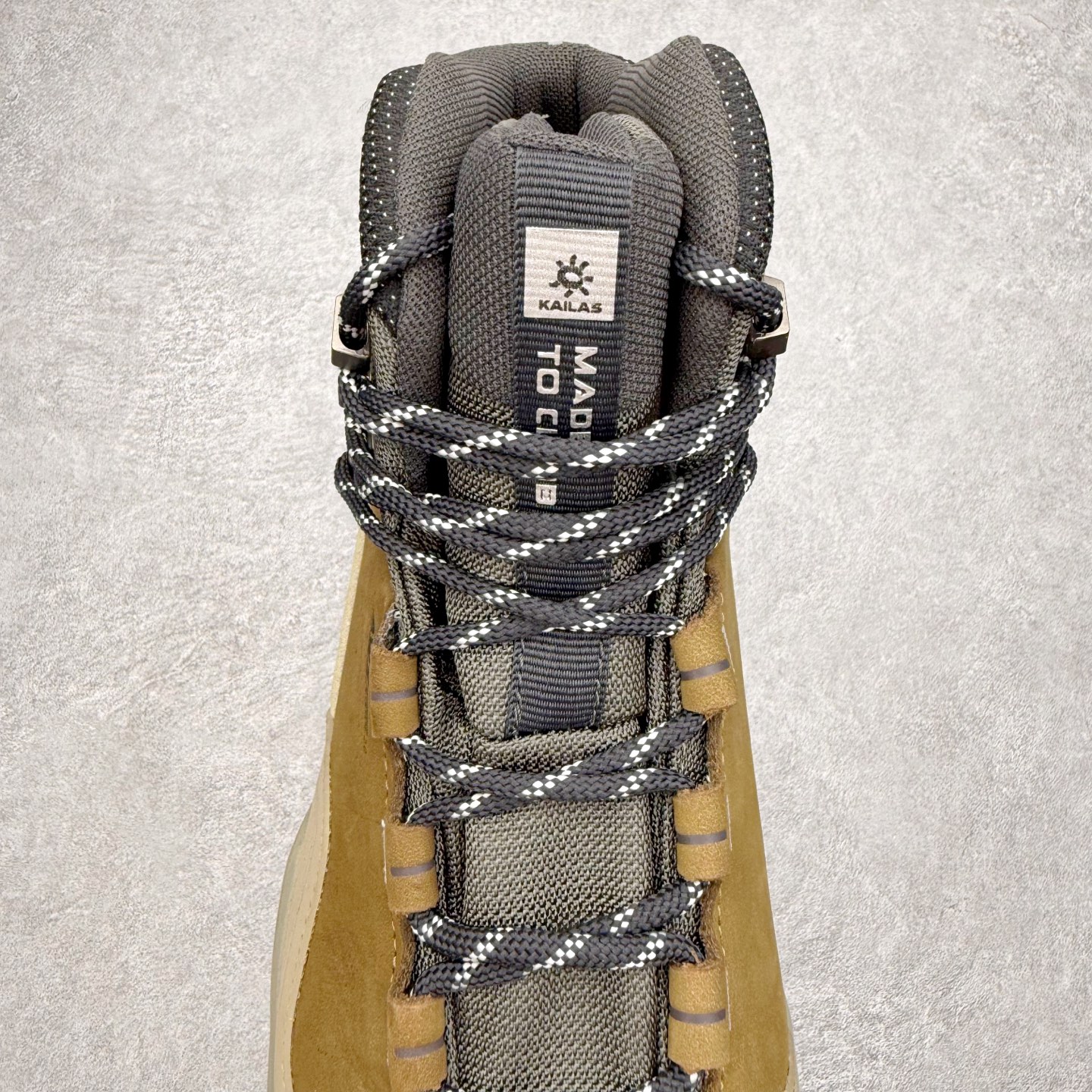 图片[5]-＃K版 凯乐石KAILAS MT5 -3 GTX MID 运动户外防滑防水中帮 登山徒步鞋 KAILAS凯乐石品牌是全球三大全系攀登品牌之一，于2003年创立于中国广州，致力于为有攀登梦想的户外运动员及爱好者，研发制造功能性专业装备，满足他们在极限环境下安全舒适的需求，凯乐石专注于科技面料的开发及专业功能设计，产品线覆盖登山、攀岩、徒步、越野跑山、露营、旅行等多项户外运动，通过运动员的测试反馈，不断进化迭代，产品荣获国内外大奖71座，发明专利21个，更突破性的自主研发攀登器械，打造出中国的攀登硬实力。实拍调校N版已经零色差零失真 百分百还原实物色彩所见即所得 不存在货不对板色差等低级问题 选购参考实物拍摄 不混卖不参货 只用心做好货严格选品 承诺混一赔十 尺码：36 36.5 37.5 38 38.5 39 40 40.5 41 42 42.5 43 44 44.5 45-选品中心