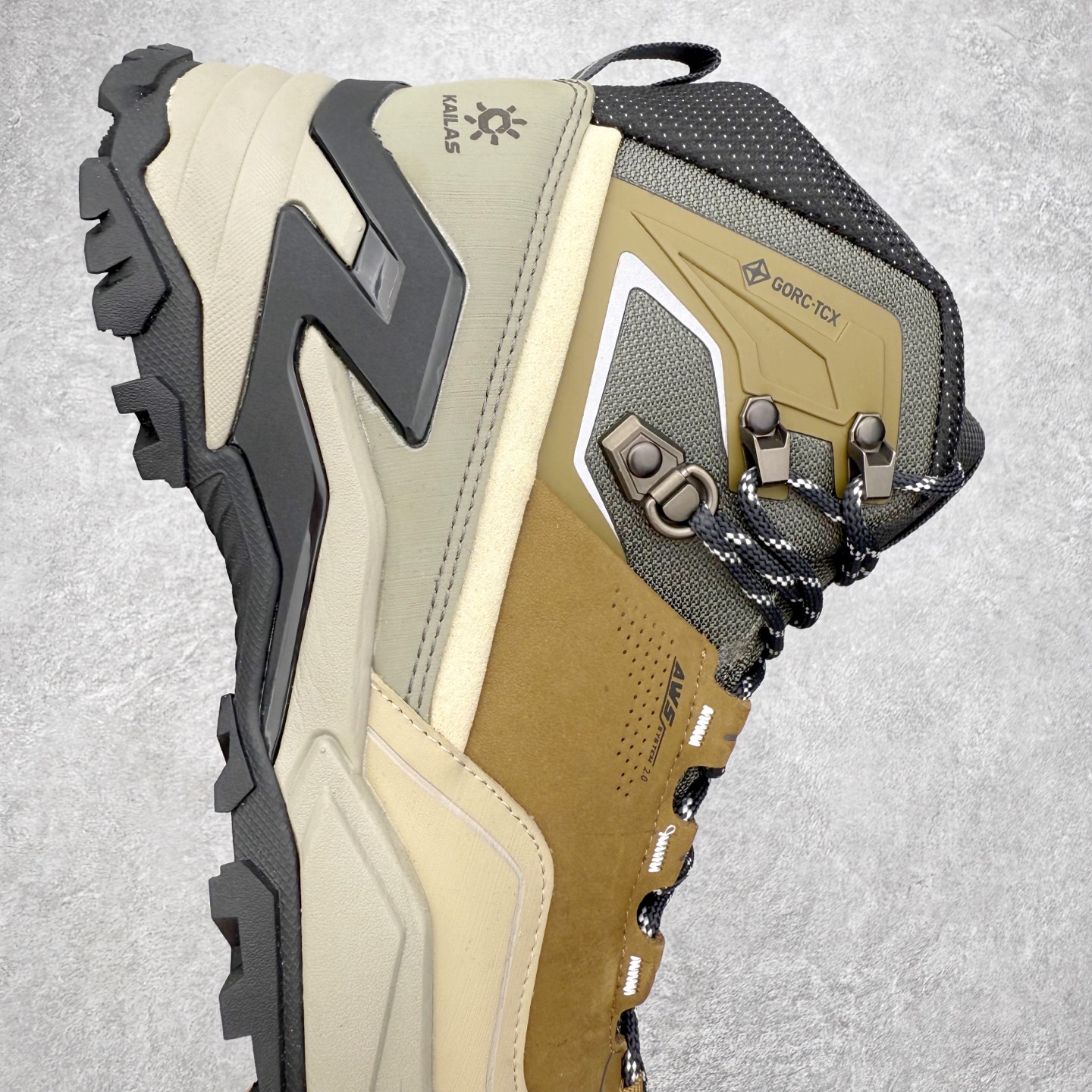 图片[6]-＃K版 凯乐石KAILAS MT5 -3 GTX MID 运动户外防滑防水中帮 登山徒步鞋 KAILAS凯乐石品牌是全球三大全系攀登品牌之一，于2003年创立于中国广州，致力于为有攀登梦想的户外运动员及爱好者，研发制造功能性专业装备，满足他们在极限环境下安全舒适的需求，凯乐石专注于科技面料的开发及专业功能设计，产品线覆盖登山、攀岩、徒步、越野跑山、露营、旅行等多项户外运动，通过运动员的测试反馈，不断进化迭代，产品荣获国内外大奖71座，发明专利21个，更突破性的自主研发攀登器械，打造出中国的攀登硬实力。实拍调校N版已经零色差零失真 百分百还原实物色彩所见即所得 不存在货不对板色差等低级问题 选购参考实物拍摄 不混卖不参货 只用心做好货严格选品 承诺混一赔十 尺码：36 36.5 37.5 38 38.5 39 40 40.5 41 42 42.5 43 44 44.5 45-选品中心