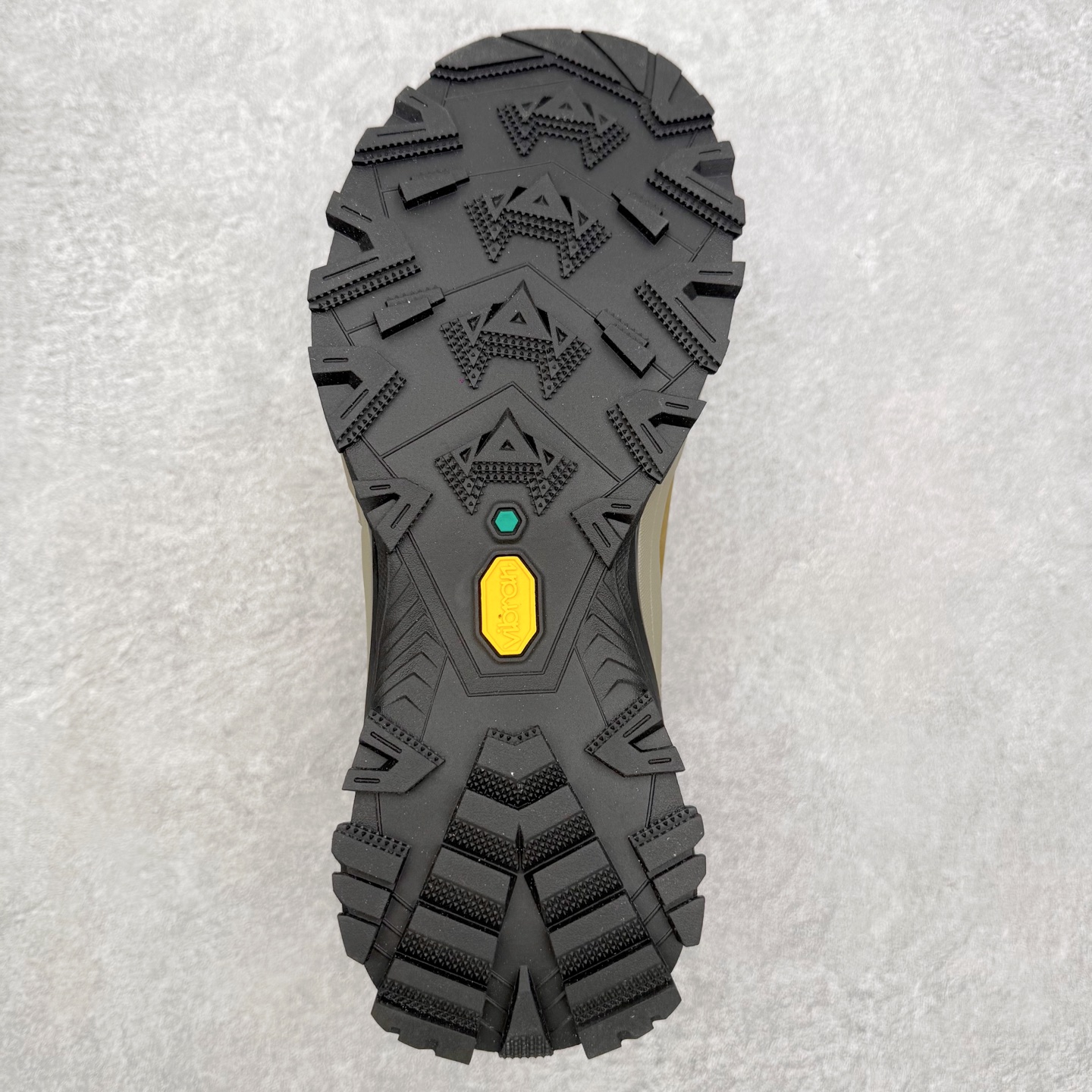 图片[9]-＃K版 凯乐石KAILAS MT5 -3 GTX MID 运动户外防滑防水中帮 登山徒步鞋 KAILAS凯乐石品牌是全球三大全系攀登品牌之一，于2003年创立于中国广州，致力于为有攀登梦想的户外运动员及爱好者，研发制造功能性专业装备，满足他们在极限环境下安全舒适的需求，凯乐石专注于科技面料的开发及专业功能设计，产品线覆盖登山、攀岩、徒步、越野跑山、露营、旅行等多项户外运动，通过运动员的测试反馈，不断进化迭代，产品荣获国内外大奖71座，发明专利21个，更突破性的自主研发攀登器械，打造出中国的攀登硬实力。实拍调校N版已经零色差零失真 百分百还原实物色彩所见即所得 不存在货不对板色差等低级问题 选购参考实物拍摄 不混卖不参货 只用心做好货严格选品 承诺混一赔十 尺码：36 36.5 37.5 38 38.5 39 40 40.5 41 42 42.5 43 44 44.5 45-选品中心