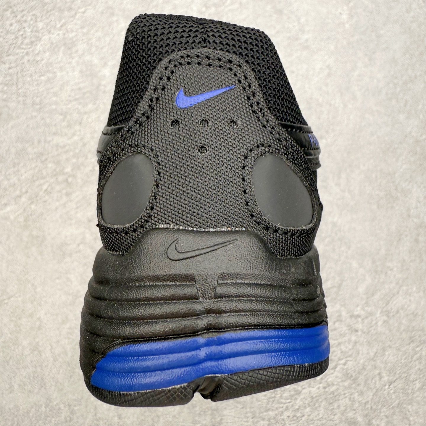 图片[8]-NK P-6000 系列低帮复古老爹风休闲运动舒适慢跑鞋 IO1904-010 融合 Pegasus 过往运动鞋设计 助力 21 世纪早期跑步运动跃升时尚新高度 采用透气网眼布、运动风格线条和耐穿覆面 兼具吸睛外观和舒适感受 中底泡绵以田径赛道为灵感 打造厚实设计 缔造出众缓震性能 尺码：36 36.5 37.5 38 38.5 39 40 40.5 41 42 42.5 43 44 44.5 45-选品中心