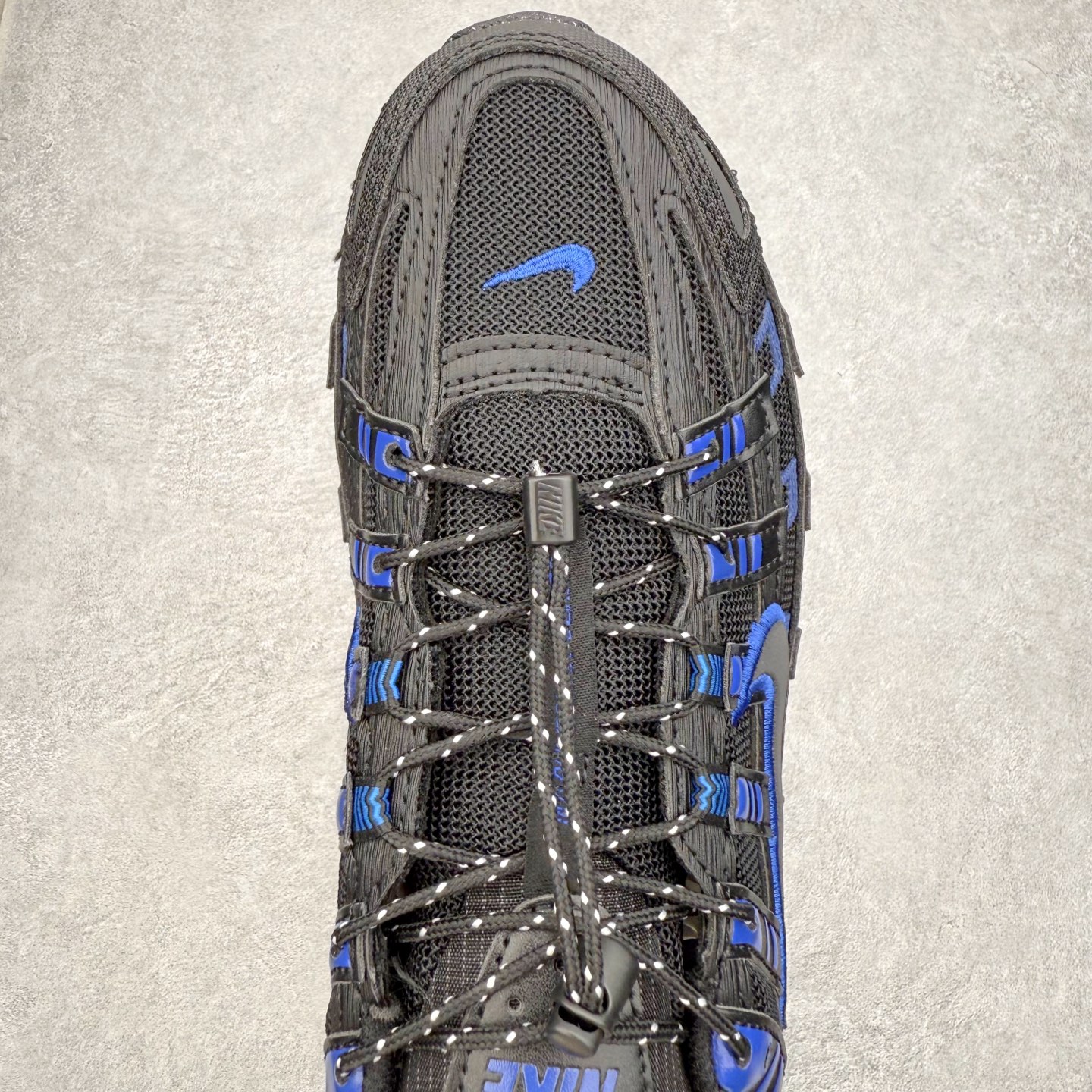 图片[4]-NK P-6000 系列低帮复古老爹风休闲运动舒适慢跑鞋 IO1904-010 融合 Pegasus 过往运动鞋设计 助力 21 世纪早期跑步运动跃升时尚新高度 采用透气网眼布、运动风格线条和耐穿覆面 兼具吸睛外观和舒适感受 中底泡绵以田径赛道为灵感 打造厚实设计 缔造出众缓震性能 尺码：36 36.5 37.5 38 38.5 39 40 40.5 41 42 42.5 43 44 44.5 45-选品中心