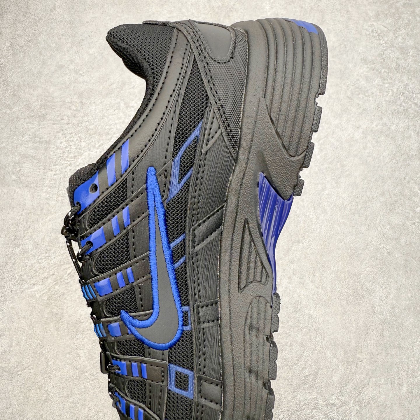 图片[7]-NK P-6000 系列低帮复古老爹风休闲运动舒适慢跑鞋 IO1904-010 融合 Pegasus 过往运动鞋设计 助力 21 世纪早期跑步运动跃升时尚新高度 采用透气网眼布、运动风格线条和耐穿覆面 兼具吸睛外观和舒适感受 中底泡绵以田径赛道为灵感 打造厚实设计 缔造出众缓震性能 尺码：36 36.5 37.5 38 38.5 39 40 40.5 41 42 42.5 43 44 44.5 45-选品中心