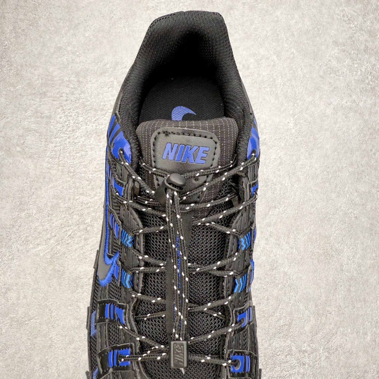 图片[5]-NK P-6000 系列低帮复古老爹风休闲运动舒适慢跑鞋 IO1904-010 融合 Pegasus 过往运动鞋设计 助力 21 世纪早期跑步运动跃升时尚新高度 采用透气网眼布、运动风格线条和耐穿覆面 兼具吸睛外观和舒适感受 中底泡绵以田径赛道为灵感 打造厚实设计 缔造出众缓震性能 尺码：36 36.5 37.5 38 38.5 39 40 40.5 41 42 42.5 43 44 44.5 45-选品中心