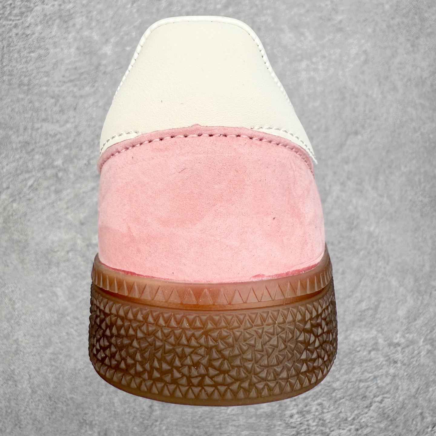 图片[8]-AD Originals Handball SPZL 手球运动员系列百搭休闲运动板鞋 KJ6305 这款来自阿迪达斯的这款HANDBALL SPZL前身是一双手球运动鞋，这一次拿来复刻，所以鞋面的主要色彩选用了黑色， 鞋面外侧除了Spezial字母之外还有三叶草标志。Handball SPZL作为复古手球训练鞋与作为室内足球鞋的Samba有着异曲同工之处，但是质感更为出众的鞋身以及丰富的配色选择比起Samba来讲可以说是更胜一筹了！尺码：36 36⅔ 37⅓ 38 38⅔ 39⅓ 40 40⅔ 41⅓ 42 42⅔ 43⅓ 44 45-选品中心