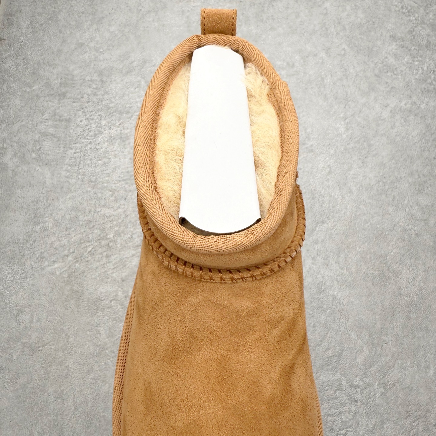 图片[5]-＃福利特价 UGG 6109 经典秋冬羊皮毛一体雪地靴 隆丰A级澳洲进口羊皮毛一体 完全遵循ZP工艺流程 代工厂原厂版师 秉承无原鞋不开发选择 注重每一处细节 市面最正版型 TREADLITE\\\”轻翼\\\”科技外底 轻便/耐用/柔韧/桩型【售后郑重承诺】一个月内若出现重大脱胶/断底等质量问题 直接为您换新 翻毛皮鞋面 细腻亲肤再生聚酯纤维滚边 舒适易打理 保暖性佳 UGG plush™ 里衬和内底 茸软亲肤 舒适暖足 经典鞋型搭配轻盈厚底 稳稳拿捏秋冬出街时髦造型 Treadlite by UGG 轻翼大底 轻盈缓震 为双足减负 舒适轻便 助你轻松畅玩整天 尺码：35 36 37 38 39 40-选品中心