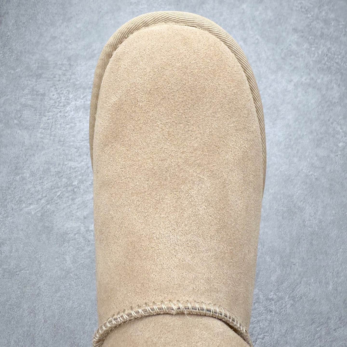 图片[4]-＃福利特价 UGG 4991 经典秋冬羊皮毛一体雪地靴 隆丰A级澳洲进口羊皮毛一体 完全遵循ZP工艺流程 代工厂原厂版师 秉承无原鞋不开发选择 注重每一处细节 市面最正版型 TREADLITE\\\”轻翼\\\”科技外底 轻便/耐用/柔韧/桩型【售后郑重承诺】一个月内若出现重大脱胶/断底等质量问题 直接为您换新 翻毛皮鞋面 细腻亲肤再生聚酯纤维滚边 舒适易打理 保暖性佳 UGG plush™ 里衬和内底 茸软亲肤 舒适暖足 经典鞋型搭配轻盈厚底 稳稳拿捏秋冬出街时髦造型 Treadlite by UGG 轻翼大底 轻盈缓震 为双足减负 舒适轻便 助你轻松畅玩整天 尺码：35 36 37 38 39 40-选品中心