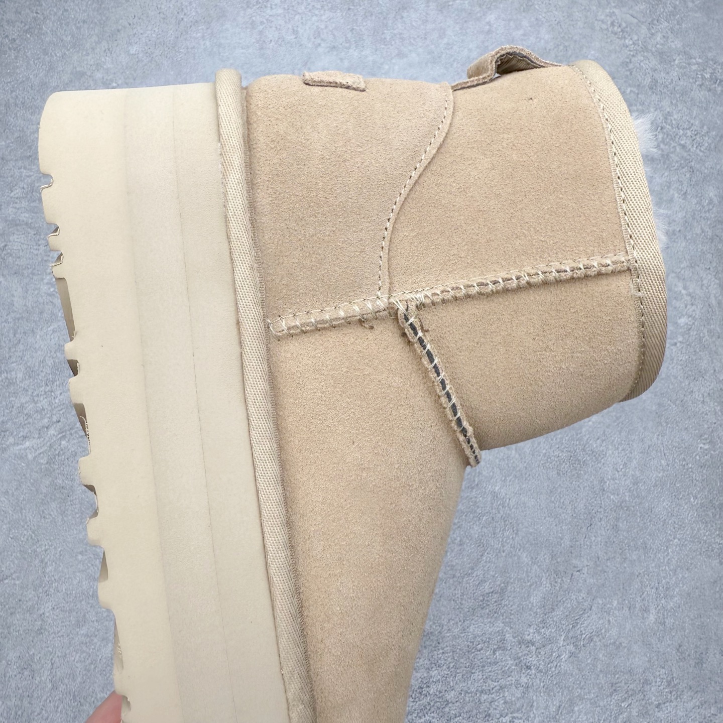 图片[6]-＃福利特价 UGG 4991 经典秋冬羊皮毛一体雪地靴 隆丰A级澳洲进口羊皮毛一体 完全遵循ZP工艺流程 代工厂原厂版师 秉承无原鞋不开发选择 注重每一处细节 市面最正版型 TREADLITE\\\”轻翼\\\”科技外底 轻便/耐用/柔韧/桩型【售后郑重承诺】一个月内若出现重大脱胶/断底等质量问题 直接为您换新 翻毛皮鞋面 细腻亲肤再生聚酯纤维滚边 舒适易打理 保暖性佳 UGG plush™ 里衬和内底 茸软亲肤 舒适暖足 经典鞋型搭配轻盈厚底 稳稳拿捏秋冬出街时髦造型 Treadlite by UGG 轻翼大底 轻盈缓震 为双足减负 舒适轻便 助你轻松畅玩整天 尺码：35 36 37 38 39 40-选品中心