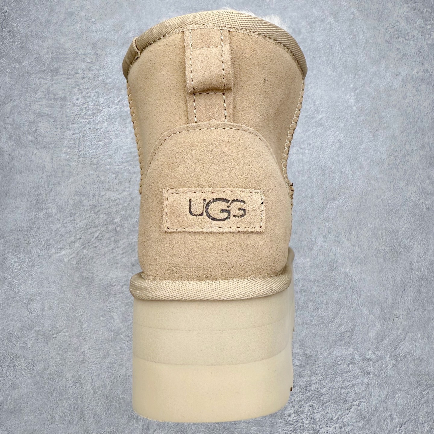 图片[8]-＃福利特价 UGG 4991 经典秋冬羊皮毛一体雪地靴 隆丰A级澳洲进口羊皮毛一体 完全遵循ZP工艺流程 代工厂原厂版师 秉承无原鞋不开发选择 注重每一处细节 市面最正版型 TREADLITE\\\”轻翼\\\”科技外底 轻便/耐用/柔韧/桩型【售后郑重承诺】一个月内若出现重大脱胶/断底等质量问题 直接为您换新 翻毛皮鞋面 细腻亲肤再生聚酯纤维滚边 舒适易打理 保暖性佳 UGG plush™ 里衬和内底 茸软亲肤 舒适暖足 经典鞋型搭配轻盈厚底 稳稳拿捏秋冬出街时髦造型 Treadlite by UGG 轻翼大底 轻盈缓震 为双足减负 舒适轻便 助你轻松畅玩整天 尺码：35 36 37 38 39 40-选品中心