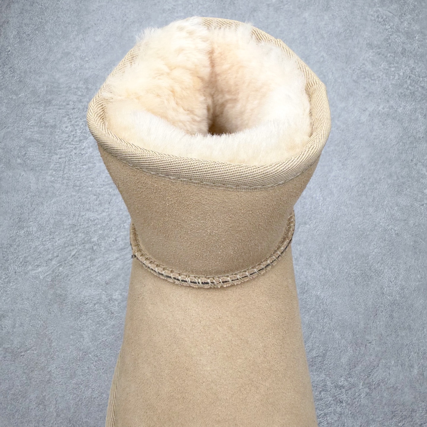 图片[5]-＃福利特价 UGG 4991 经典秋冬羊皮毛一体雪地靴 隆丰A级澳洲进口羊皮毛一体 完全遵循ZP工艺流程 代工厂原厂版师 秉承无原鞋不开发选择 注重每一处细节 市面最正版型 TREADLITE\\\”轻翼\\\”科技外底 轻便/耐用/柔韧/桩型【售后郑重承诺】一个月内若出现重大脱胶/断底等质量问题 直接为您换新 翻毛皮鞋面 细腻亲肤再生聚酯纤维滚边 舒适易打理 保暖性佳 UGG plush™ 里衬和内底 茸软亲肤 舒适暖足 经典鞋型搭配轻盈厚底 稳稳拿捏秋冬出街时髦造型 Treadlite by UGG 轻翼大底 轻盈缓震 为双足减负 舒适轻便 助你轻松畅玩整天 尺码：35 36 37 38 39 40-选品中心