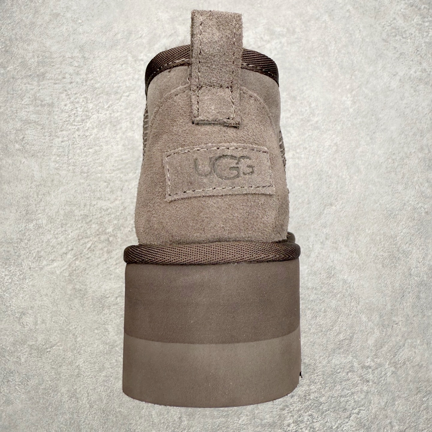 图片[8]-＃福利特价 UGG 4991 经典秋冬羊皮毛一体雪地靴 隆丰A级澳洲进口羊皮毛一体 完全遵循ZP工艺流程 代工厂原厂版师 秉承无原鞋不开发选择 注重每一处细节 市面最正版型 TREADLITE\\\”轻翼\\\”科技外底 轻便/耐用/柔韧/桩型【售后郑重承诺】一个月内若出现重大脱胶/断底等质量问题 直接为您换新 翻毛皮鞋面 细腻亲肤再生聚酯纤维滚边 舒适易打理 保暖性佳 UGG plush™ 里衬和内底 茸软亲肤 舒适暖足 经典鞋型搭配轻盈厚底 稳稳拿捏秋冬出街时髦造型 Treadlite by UGG 轻翼大底 轻盈缓震 为双足减负 舒适轻便 助你轻松畅玩整天 尺码：35 36 37 38 39 40-选品中心