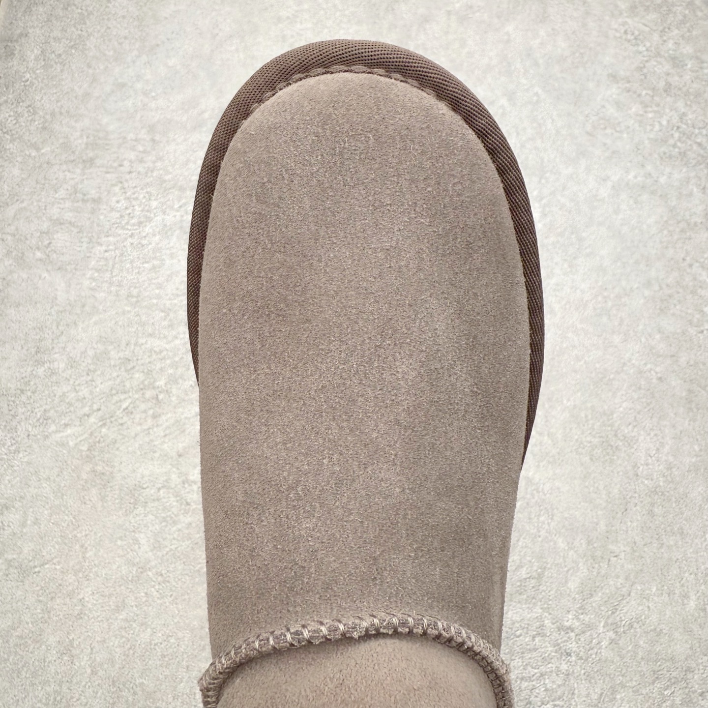 图片[4]-＃福利特价 UGG 4991 经典秋冬羊皮毛一体雪地靴 隆丰A级澳洲进口羊皮毛一体 完全遵循ZP工艺流程 代工厂原厂版师 秉承无原鞋不开发选择 注重每一处细节 市面最正版型 TREADLITE\\\”轻翼\\\”科技外底 轻便/耐用/柔韧/桩型【售后郑重承诺】一个月内若出现重大脱胶/断底等质量问题 直接为您换新 翻毛皮鞋面 细腻亲肤再生聚酯纤维滚边 舒适易打理 保暖性佳 UGG plush™ 里衬和内底 茸软亲肤 舒适暖足 经典鞋型搭配轻盈厚底 稳稳拿捏秋冬出街时髦造型 Treadlite by UGG 轻翼大底 轻盈缓震 为双足减负 舒适轻便 助你轻松畅玩整天 尺码：35 36 37 38 39 40-选品中心