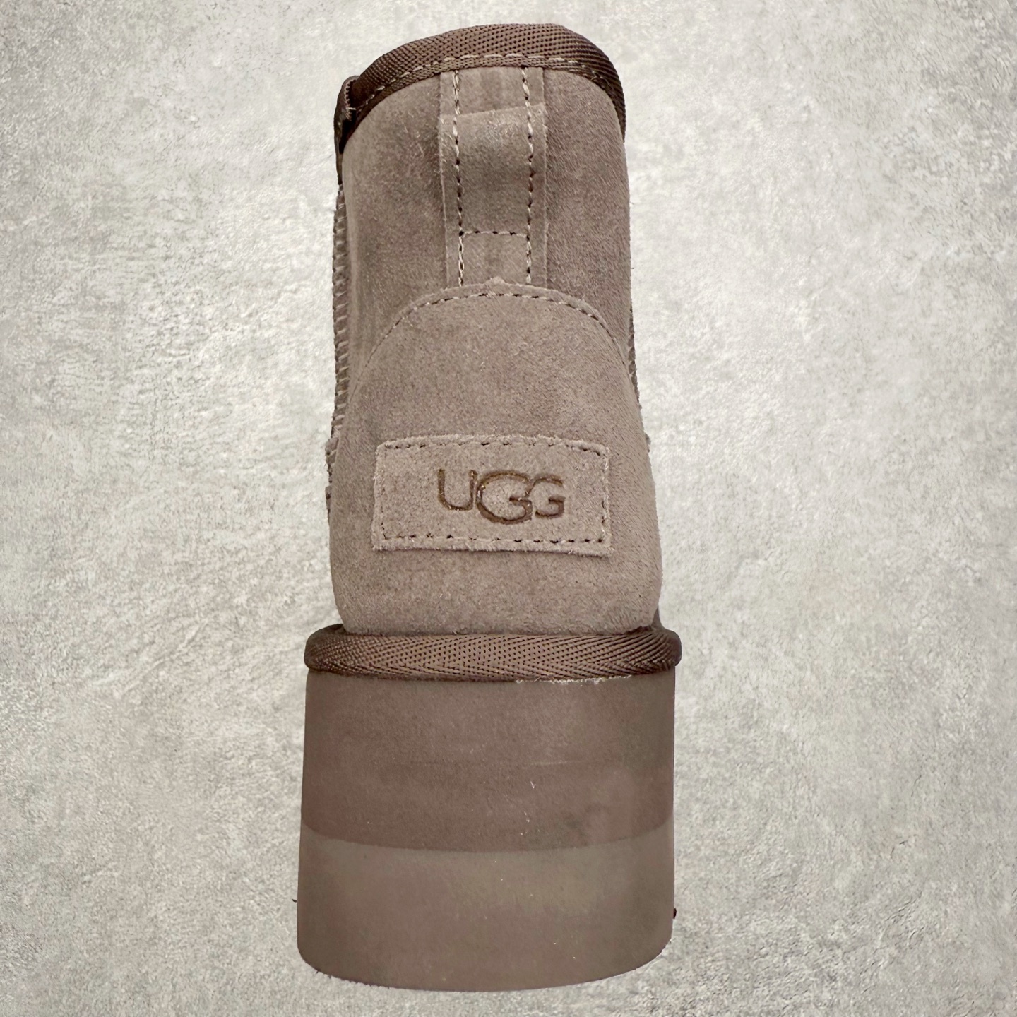 图片[8]-＃福利特价 UGG 4991 经典秋冬羊皮毛一体雪地靴 隆丰A级澳洲进口羊皮毛一体 完全遵循ZP工艺流程 代工厂原厂版师 秉承无原鞋不开发选择 注重每一处细节 市面最正版型 TREADLITE\\\”轻翼\\\”科技外底 轻便/耐用/柔韧/桩型【售后郑重承诺】一个月内若出现重大脱胶/断底等质量问题 直接为您换新 翻毛皮鞋面 细腻亲肤再生聚酯纤维滚边 舒适易打理 保暖性佳 UGG plush™ 里衬和内底 茸软亲肤 舒适暖足 经典鞋型搭配轻盈厚底 稳稳拿捏秋冬出街时髦造型 Treadlite by UGG 轻翼大底 轻盈缓震 为双足减负 舒适轻便 助你轻松畅玩整天 尺码：35 36 37 38 39 40-选品中心