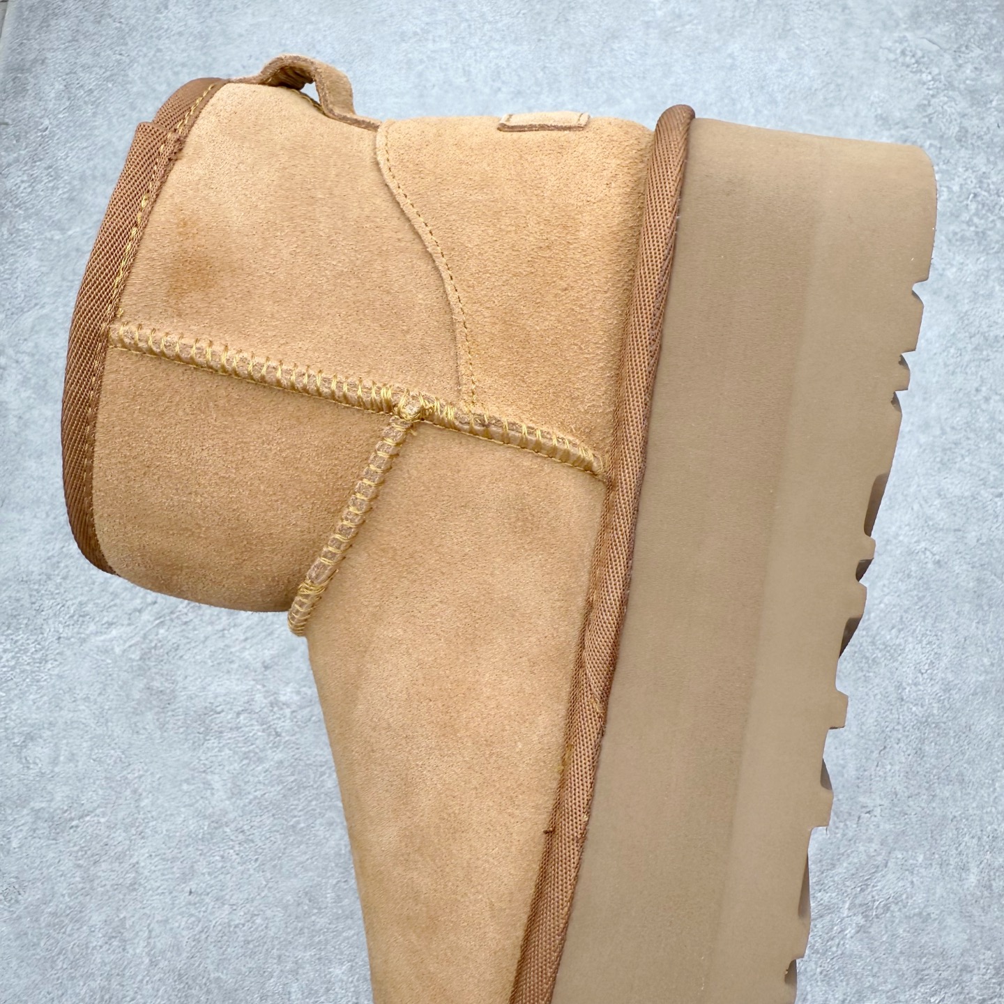 图片[7]-＃福利特价 UGG 4991 经典秋冬羊皮毛一体雪地靴 隆丰A级澳洲进口羊皮毛一体 完全遵循ZP工艺流程 代工厂原厂版师 秉承无原鞋不开发选择 注重每一处细节 市面最正版型 TREADLITE\\\”轻翼\\\”科技外底 轻便/耐用/柔韧/桩型【售后郑重承诺】一个月内若出现重大脱胶/断底等质量问题 直接为您换新 翻毛皮鞋面 细腻亲肤再生聚酯纤维滚边 舒适易打理 保暖性佳 UGG plush™ 里衬和内底 茸软亲肤 舒适暖足 经典鞋型搭配轻盈厚底 稳稳拿捏秋冬出街时髦造型 Treadlite by UGG 轻翼大底 轻盈缓震 为双足减负 舒适轻便 助你轻松畅玩整天 尺码：35 36 37 38 39 40-选品中心