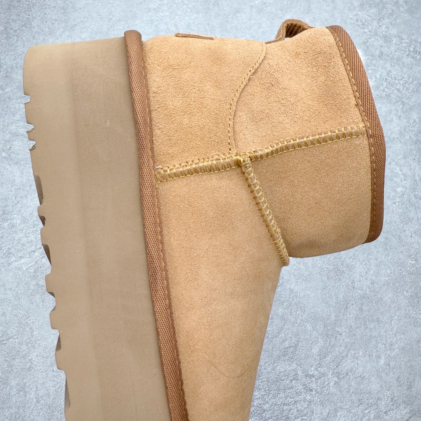 图片[6]-＃福利特价 UGG 4991 经典秋冬羊皮毛一体雪地靴 隆丰A级澳洲进口羊皮毛一体 完全遵循ZP工艺流程 代工厂原厂版师 秉承无原鞋不开发选择 注重每一处细节 市面最正版型 TREADLITE\\\”轻翼\\\”科技外底 轻便/耐用/柔韧/桩型【售后郑重承诺】一个月内若出现重大脱胶/断底等质量问题 直接为您换新 翻毛皮鞋面 细腻亲肤再生聚酯纤维滚边 舒适易打理 保暖性佳 UGG plush™ 里衬和内底 茸软亲肤 舒适暖足 经典鞋型搭配轻盈厚底 稳稳拿捏秋冬出街时髦造型 Treadlite by UGG 轻翼大底 轻盈缓震 为双足减负 舒适轻便 助你轻松畅玩整天 尺码：35 36 37 38 39 40-选品中心