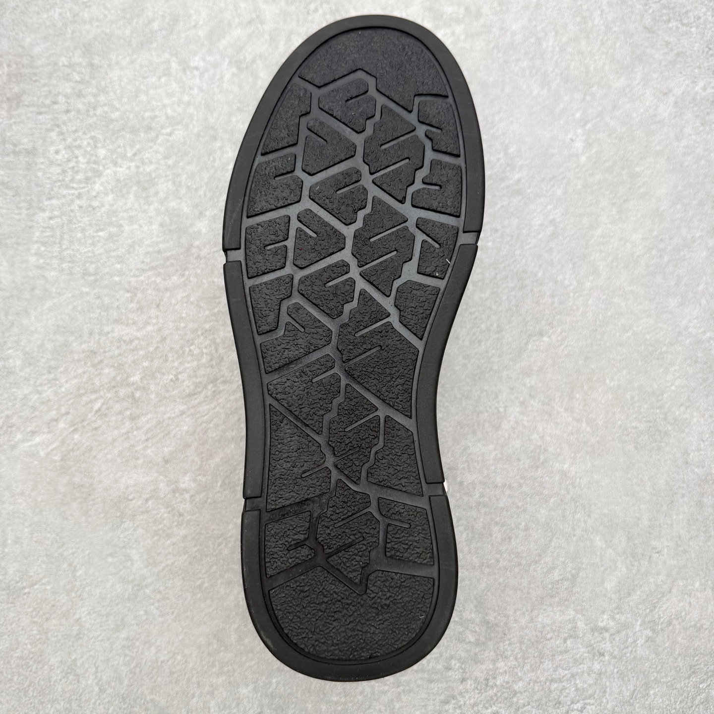 图片[9]-ECCO爱步舒适中高帮防泼水马丁靴 秋冬款时尚防滑工装靴男鞋 黑武士鞋 革新系列热门款式 臻选皮革 创新舒适 品质牛皮鞋面，轻盈柔韧 具有良好的透气性 魔术扣松紧鞋带 侧边拉链套脚 可自由调节松紧 PU中底，橡胶大底，抓地力强 具有良好的防滑耐磨性 时尚潮靴 自在型格 尺码：38 39 40 41 42 43 44（皮鞋码）-选品中心