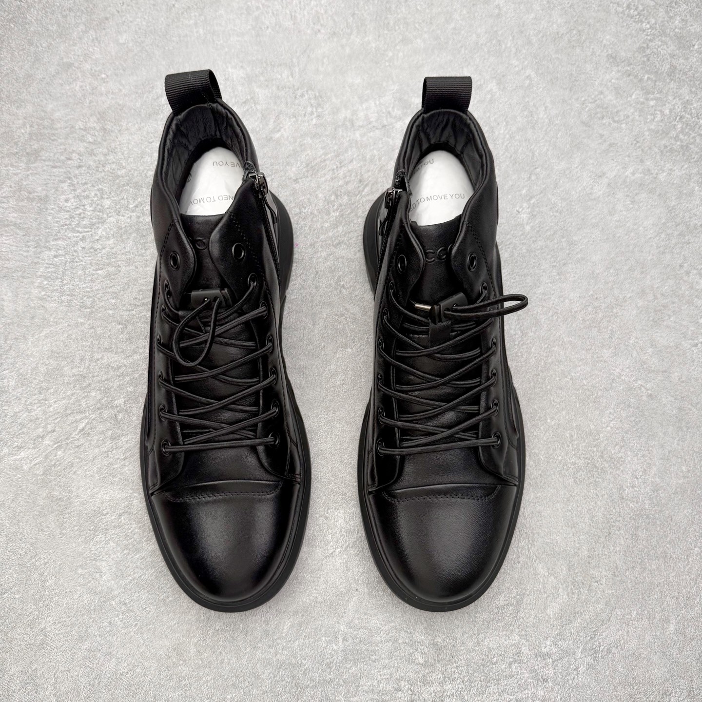 图片[2]-ECCO爱步舒适中高帮防泼水马丁靴 秋冬款时尚防滑工装靴男鞋 黑武士鞋 革新系列热门款式 臻选皮革 创新舒适 品质牛皮鞋面，轻盈柔韧 具有良好的透气性 魔术扣松紧鞋带 侧边拉链套脚 可自由调节松紧 PU中底，橡胶大底，抓地力强 具有良好的防滑耐磨性 时尚潮靴 自在型格 尺码：38 39 40 41 42 43 44（皮鞋码）-选品中心