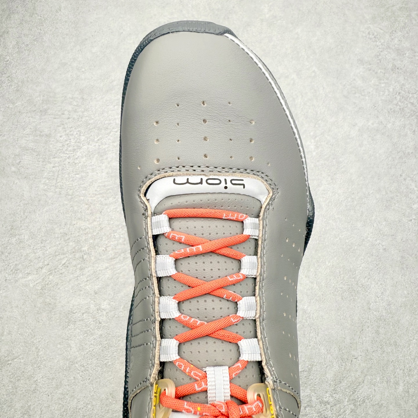 图片[4]-＃GD广顶 ecco爱步 Biom C 牛皮 户外 经典 橡胶大底减震防滑低帮生活休闲鞋 独家注塑工艺 渠道原单 实体代购指定版本 真全头层牛皮 PK市面上任何版本 24小时现货供应 进口原料牛皮 莞产超级顶货 新配色陆续上架 产品只会越做越漂亮 鞋头采用原版一致工艺 又甩又用线条的效果目前这个技术市面上的任何版本都达不到这个效果 原版私模开发 细节一步到位不敢说百分百 保证有百分之98还原 慢工出细活 好的产品不怕晚 这次的开发针对艺术家 收藏家 高品质 的人群 水染粒面小牛皮材质 和针车间距都是极致还原 顶级头层的小牛皮 质感无敌 奢侈品的触感 搭配专柜最新全套包装 双种配件卡片 细节诠释 一件不落 不计成本的打磨产品的细节 再微小的细节也会还原 ECCO以三大核心特征为依托：北欧设计风格、鞋履制作、积极的生活方式。北欧设计风格：北欧设计特点是独特、有格调、实用和简约，并且品质优良。鞋履制作：ECCO钟爱鞋履制作以及一切与鞋履制作相关的事物。积极的生活方式：ECCO的创始人希望制作出的鞋履无需磨合，即可完美贴合脚型，帮助人们享受行走的乐趣。ECCO的成功源自其产品质量和创新的技术水平，恪守“鞋遵循双足”的设计理念，将的舒适度和风格融为一体。ECCO跑遍全世界寻找创新的原料。从制革制鞋一体化的设置，源头上控制皮革质量，确保对人体无害。尺码：38 39 40 41 42 43 44（皮鞋码）-选品中心