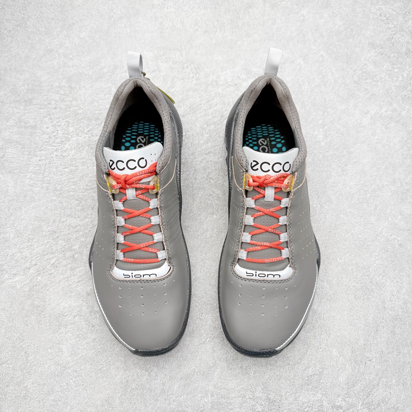 图片[2]-＃GD广顶 ecco爱步 Biom C 牛皮 户外 经典 橡胶大底减震防滑低帮生活休闲鞋 独家注塑工艺 渠道原单 实体代购指定版本 真全头层牛皮 PK市面上任何版本 24小时现货供应 进口原料牛皮 莞产超级顶货 新配色陆续上架 产品只会越做越漂亮 鞋头采用原版一致工艺 又甩又用线条的效果目前这个技术市面上的任何版本都达不到这个效果 原版私模开发 细节一步到位不敢说百分百 保证有百分之98还原 慢工出细活 好的产品不怕晚 这次的开发针对艺术家 收藏家 高品质 的人群 水染粒面小牛皮材质 和针车间距都是极致还原 顶级头层的小牛皮 质感无敌 奢侈品的触感 搭配专柜最新全套包装 双种配件卡片 细节诠释 一件不落 不计成本的打磨产品的细节 再微小的细节也会还原 ECCO以三大核心特征为依托：北欧设计风格、鞋履制作、积极的生活方式。北欧设计风格：北欧设计特点是独特、有格调、实用和简约，并且品质优良。鞋履制作：ECCO钟爱鞋履制作以及一切与鞋履制作相关的事物。积极的生活方式：ECCO的创始人希望制作出的鞋履无需磨合，即可完美贴合脚型，帮助人们享受行走的乐趣。ECCO的成功源自其产品质量和创新的技术水平，恪守“鞋遵循双足”的设计理念，将的舒适度和风格融为一体。ECCO跑遍全世界寻找创新的原料。从制革制鞋一体化的设置，源头上控制皮革质量，确保对人体无害。尺码：38 39 40 41 42 43 44（皮鞋码）-选品中心