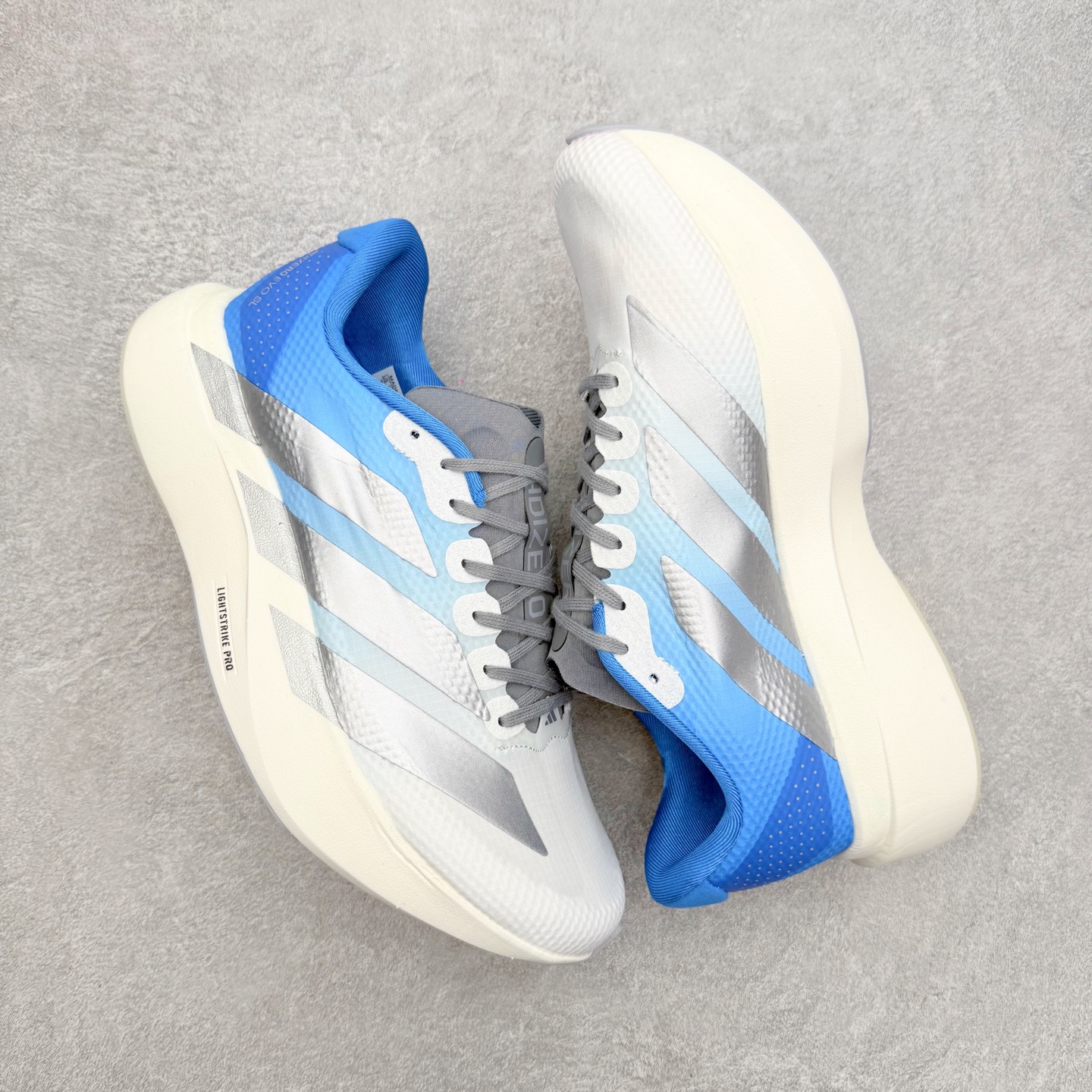 图片[3]-AD Adizero Drive RC M 马拉松竞速专业跑鞋 CELERMESH针织网面非常轻薄 纤维间的缝隙很大 可以保证跑步时的透气、排汗效果 鞋舌直接与两侧的内衬和鞋底连接在一起 在跑步过程中不会被鞋舌的左右移动所困扰 在标准鞋带孔的基础上再拓宽一组鞋带孔 适合不同脚型的需求 突破性 EnergyRods 技术，有助于跑者实现更好的成绩 中底独特的LIGHTSTRIKE PRO泡棉材质 微弹感觉在跑步过程中给予了良好的支撑体验 对于顶级精英和高水平进阶跑者来说 ADIOS PRO是一双值得信赖的竞速比赛用鞋 尺码：36 36.5 37.5 38 38.5 39 40 40.5 41 42 42.5 43 44 44.5 45-选品中心