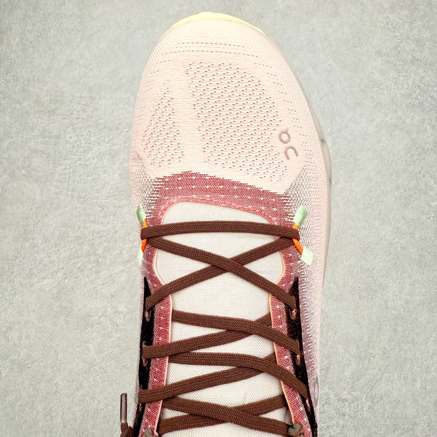 图片[4]-On昂跑 Cloudtilt 圆头系带减震耐磨低帮生活休闲鞋 此运动品牌 开创于2010年 缓震着陆、强效回弹、轻柔质感的设计构思始终是ON研制关键 与此同时基于“为全球提供革新性的跑步感受”信念 陆续推出了多款跑鞋及其以专业运动人体跑步工程学为设计关键的功能性跑步服饰设备 让跑者不费力气地畅快畅跑 尺码：36 36.5 37.5 38 38.5 39 40 40.5 41 42 42.5 43 44 44.5 45-选品中心