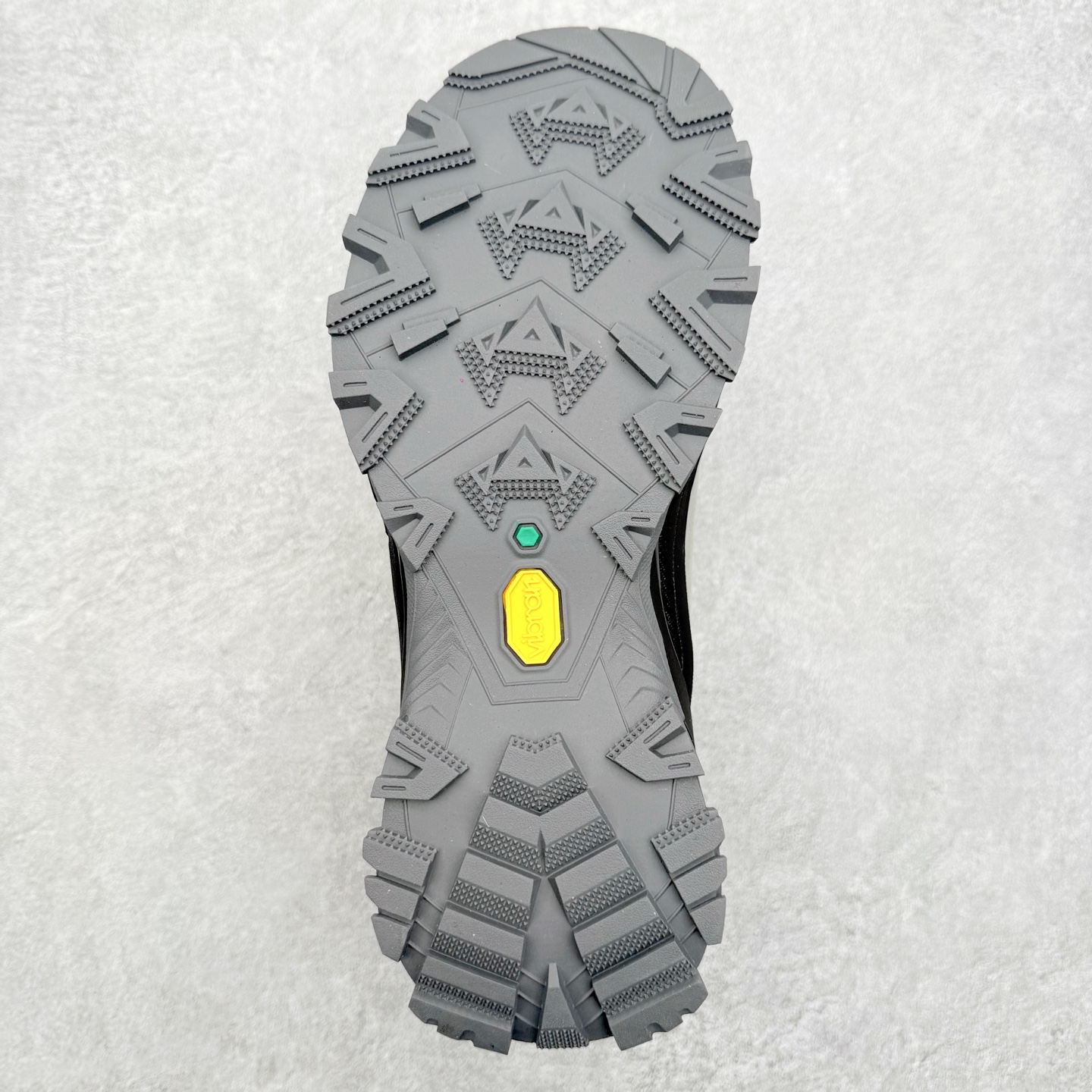 图片[9]-＃K版 凯乐石KAILAS MT5 -3 GTX MID 运动户外防滑防水中帮 登山徒步鞋 KAILAS凯乐石品牌是全球三大全系攀登品牌之一，于2003年创立于中国广州，致力于为有攀登梦想的户外运动员及爱好者，研发制造功能性专业装备，满足他们在极限环境下安全舒适的需求，凯乐石专注于科技面料的开发及专业功能设计，产品线覆盖登山、攀岩、徒步、越野跑山、露营、旅行等多项户外运动，通过运动员的测试反馈，不断进化迭代，产品荣获国内外大奖71座，发明专利21个，更突破性的自主研发攀登器械，打造出中国的攀登硬实力。实拍调校N版已经零色差零失真 百分百还原实物色彩所见即所得 不存在货不对板色差等低级问题 选购参考实物拍摄 不混卖不参货 只用心做好货严格选品 承诺混一赔十 尺码：36 36.5 37.5 38 38.5 39 40 40.5 41 42 42.5 43 44 44.5 45-选品中心