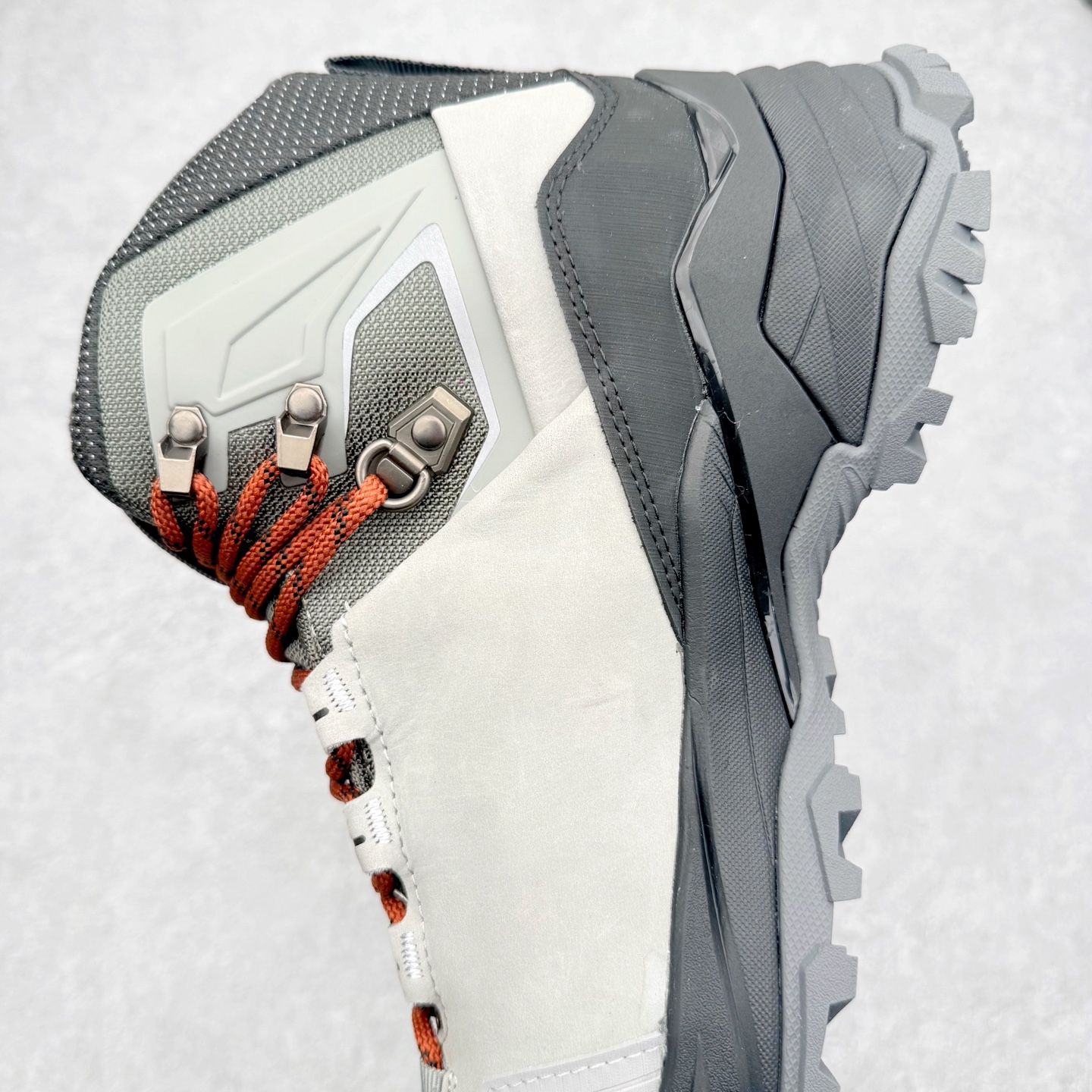 图片[7]-＃K版 凯乐石KAILAS MT5 -3 GTX MID 运动户外防滑防水中帮 登山徒步鞋 KAILAS凯乐石品牌是全球三大全系攀登品牌之一，于2003年创立于中国广州，致力于为有攀登梦想的户外运动员及爱好者，研发制造功能性专业装备，满足他们在极限环境下安全舒适的需求，凯乐石专注于科技面料的开发及专业功能设计，产品线覆盖登山、攀岩、徒步、越野跑山、露营、旅行等多项户外运动，通过运动员的测试反馈，不断进化迭代，产品荣获国内外大奖71座，发明专利21个，更突破性的自主研发攀登器械，打造出中国的攀登硬实力。实拍调校N版已经零色差零失真 百分百还原实物色彩所见即所得 不存在货不对板色差等低级问题 选购参考实物拍摄 不混卖不参货 只用心做好货严格选品 承诺混一赔十 尺码：36 36.5 37.5 38 38.5 39 40 40.5 41 42 42.5 43 44 44.5 45-选品中心