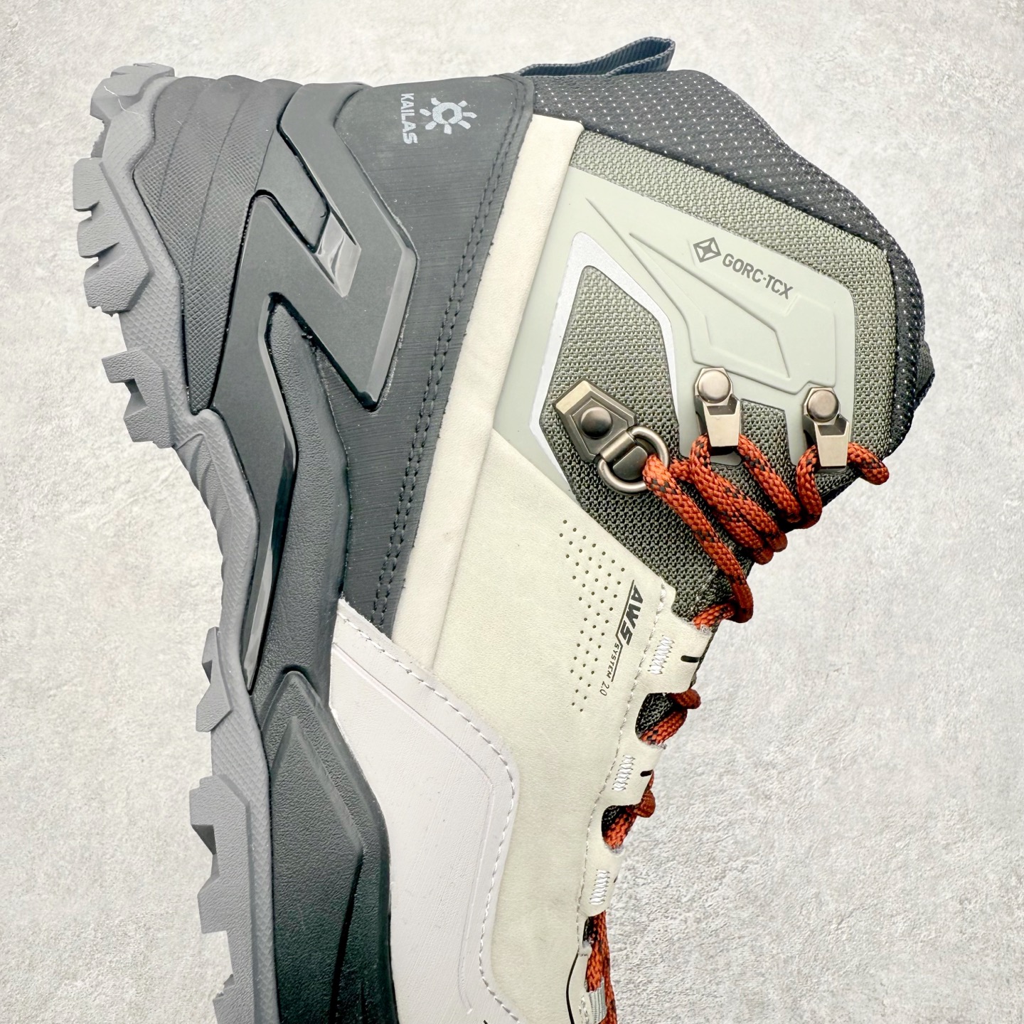 图片[6]-＃K版 凯乐石KAILAS MT5 -3 GTX MID 运动户外防滑防水中帮 登山徒步鞋 KAILAS凯乐石品牌是全球三大全系攀登品牌之一，于2003年创立于中国广州，致力于为有攀登梦想的户外运动员及爱好者，研发制造功能性专业装备，满足他们在极限环境下安全舒适的需求，凯乐石专注于科技面料的开发及专业功能设计，产品线覆盖登山、攀岩、徒步、越野跑山、露营、旅行等多项户外运动，通过运动员的测试反馈，不断进化迭代，产品荣获国内外大奖71座，发明专利21个，更突破性的自主研发攀登器械，打造出中国的攀登硬实力。实拍调校N版已经零色差零失真 百分百还原实物色彩所见即所得 不存在货不对板色差等低级问题 选购参考实物拍摄 不混卖不参货 只用心做好货严格选品 承诺混一赔十 尺码：36 36.5 37.5 38 38.5 39 40 40.5 41 42 42.5 43 44 44.5 45-选品中心