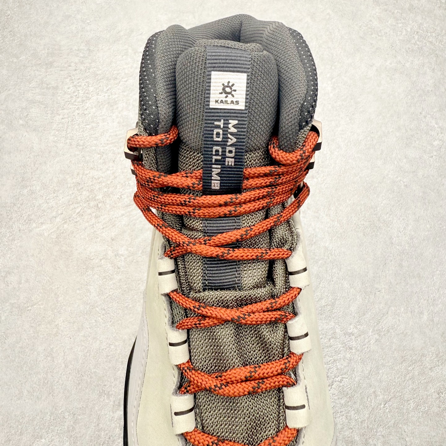 图片[5]-＃K版 凯乐石KAILAS MT5 -3 GTX MID 运动户外防滑防水中帮 登山徒步鞋 KAILAS凯乐石品牌是全球三大全系攀登品牌之一，于2003年创立于中国广州，致力于为有攀登梦想的户外运动员及爱好者，研发制造功能性专业装备，满足他们在极限环境下安全舒适的需求，凯乐石专注于科技面料的开发及专业功能设计，产品线覆盖登山、攀岩、徒步、越野跑山、露营、旅行等多项户外运动，通过运动员的测试反馈，不断进化迭代，产品荣获国内外大奖71座，发明专利21个，更突破性的自主研发攀登器械，打造出中国的攀登硬实力。实拍调校N版已经零色差零失真 百分百还原实物色彩所见即所得 不存在货不对板色差等低级问题 选购参考实物拍摄 不混卖不参货 只用心做好货严格选品 承诺混一赔十 尺码：36 36.5 37.5 38 38.5 39 40 40.5 41 42 42.5 43 44 44.5 45-选品中心