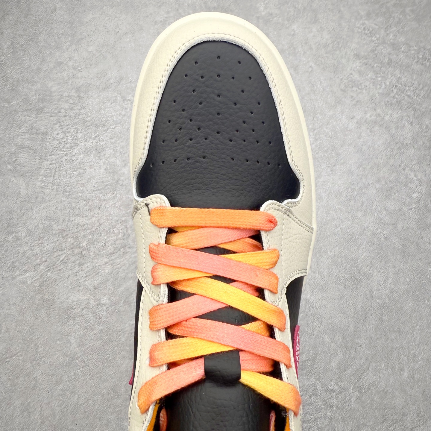 图片[4]-＃K版 Air Jordan AJ1 Mid 中帮 IB7007-107 原厂内置全掌气垫 A模大底 头层小牛皮 鞋舌AJ原厂专用牛津布+AJ专用反口珍珠布+原厂无杂质高弹内里海棉 特殊封边弹力鞋带 全网唯一头层牛皮 原鞋开模 拒绝公底 购置公司同步原材料 原汁原味 忠于原版‼️尺码：36 36.5 37.5 38 38.5 39 40 40.5 41 42 42.5 43 44 44.5 45 46 47.5-选品中心