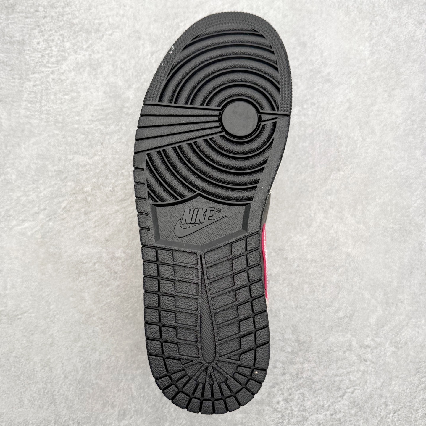 图片[9]-＃K版 Air Jordan AJ1 Mid 中帮 IB7007-107 原厂内置全掌气垫 A模大底 头层小牛皮 鞋舌AJ原厂专用牛津布+AJ专用反口珍珠布+原厂无杂质高弹内里海棉 特殊封边弹力鞋带 全网唯一头层牛皮 原鞋开模 拒绝公底 购置公司同步原材料 原汁原味 忠于原版‼️尺码：36 36.5 37.5 38 38.5 39 40 40.5 41 42 42.5 43 44 44.5 45 46 47.5-选品中心