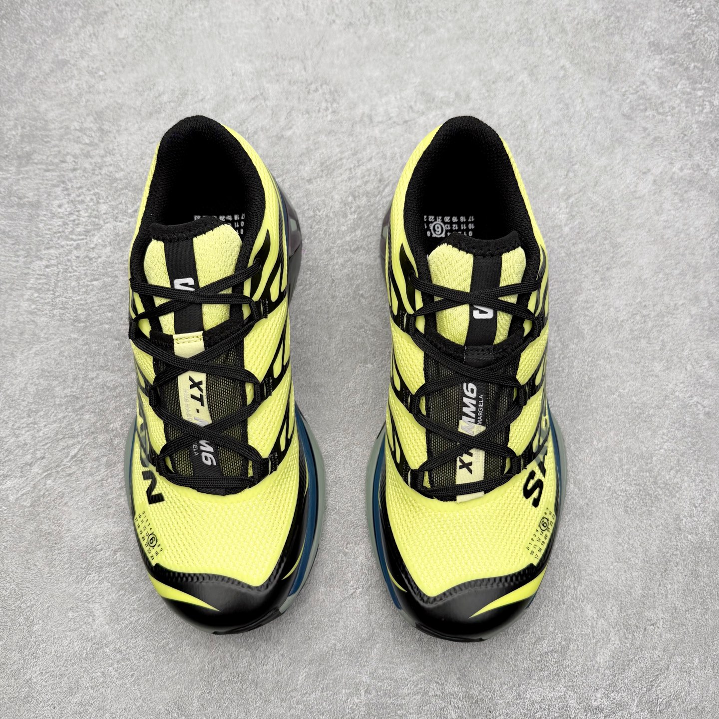 图片[2]-MM6 Maison Margiela x SALOMON XT-6 萨洛蒙联名系列低帮城市越野机能透气休闲运动鞋 鞋舌处附有迷你网眼袋收纳鞋绳以及下方的多色 Logo 标签 接着搭载奶油色 ACS 技术中底以及金色 TPU 塑料部件提升鞋款耐用性 中底与鞋面之间饰有海蓝色条状细节有效增添鞋款层次 最后应用黑色 Contragrip Chevron 外底完成鞋款设计 这次配色颇为高调 两款配色均以绚丽的渐变设计呈现 一款以粉紫渐变主打 另一款以黄绿渐变呈现 视觉效果相当吸睛 鞋面的使用玻璃纤维覆盖物加固 并通过细绳扣系带系统进行锁定 Salomon 的品牌logo 出现在脚后跟和前掌部位 中底虽然偏薄 但非常耐用 与模压塑料ACS 框架以及致密AC2 Muscle 鞋底单元结合 能够提供出色的支撑力和缓冲性 尺码：36 36.5 37.5 38 38.5 39 40 40.5 41 42 42.5 43 44 44.5 45 46.5-选品中心