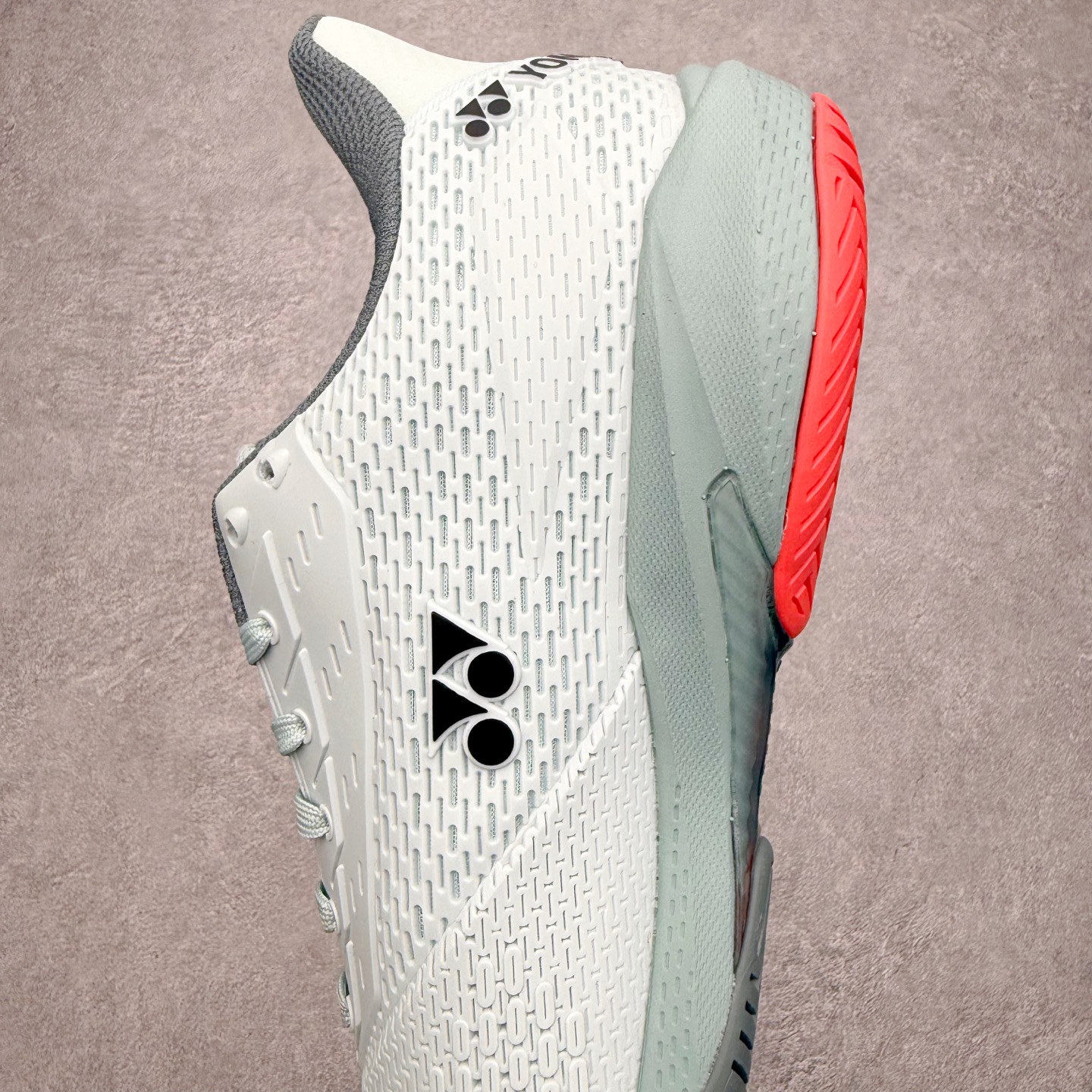 图片[7]-YONEX尤尼克斯 AD ACCEL 舒适柔软 减震透气包裹性支撑平衡抗冲击轻便 低帮 网球鞋 男女同款 尤尼克斯（YONEX）成立时间1946年，总部地点是日本东京，是世界著名的羽毛球品牌。为了尽量满足不同使用需求，尤尼克斯研发了大量的型号的羽毛球用品。作为世界知名的羽拍专业制造商，尤尼克斯完全体现日本工艺的精益求精，羽拍牢牢占据世界第一的地位，同时网球拍也得到许多知名球星的喜爱。实拍调校N版已经零色差零失真 百分百还原实物色彩所见即所得 不存在货不对板色差等低级问题 选购参考实物拍摄 不混卖不参货 只用心做好货严格选品 承诺混一赔十 尺码：36 36.5 37.5 38 38.5 39 40 40.5 41 42 42.5 43 44 44.5 45-选品中心