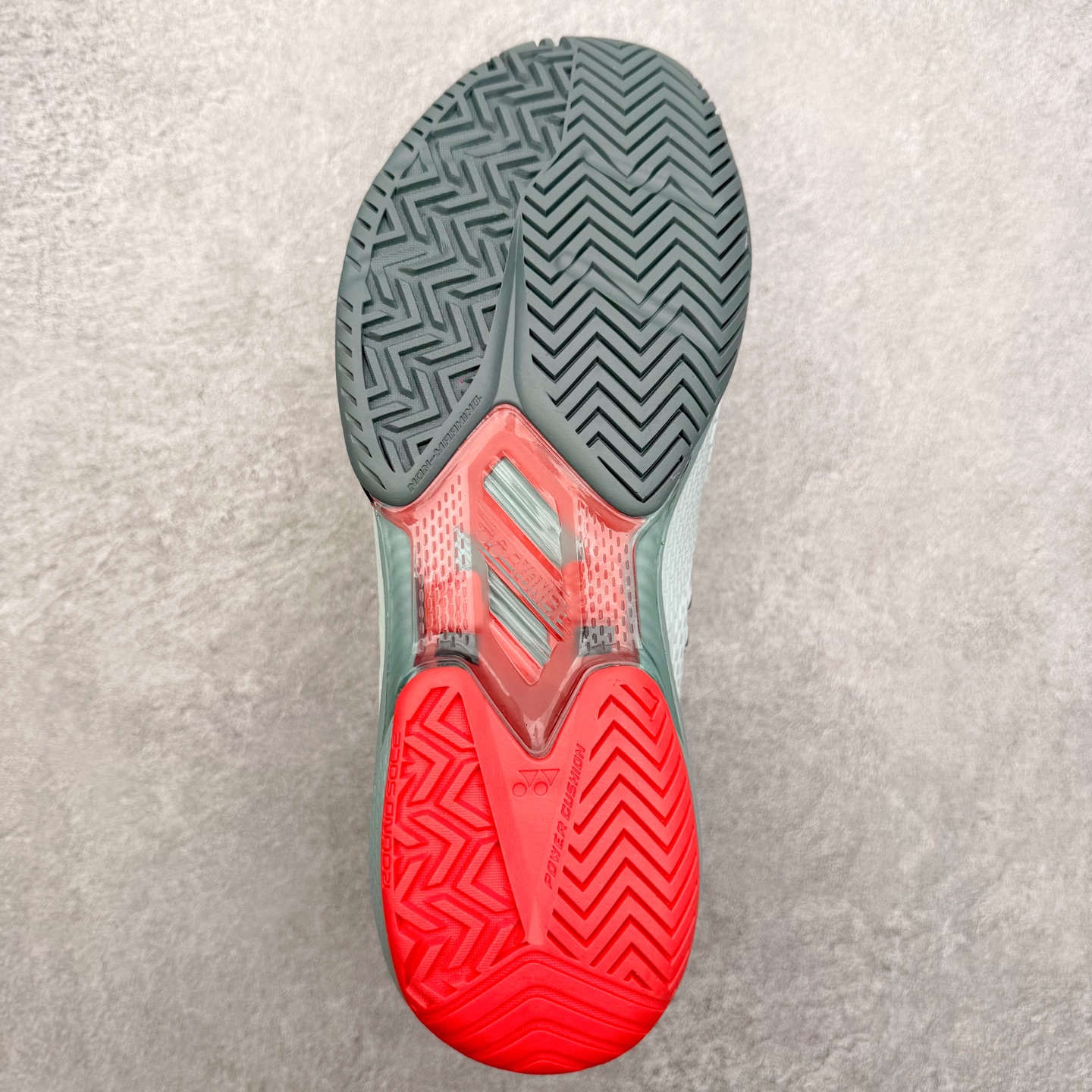 图片[9]-YONEX尤尼克斯 AD ACCEL 舒适柔软 减震透气包裹性支撑平衡抗冲击轻便 低帮 网球鞋 男女同款 尤尼克斯（YONEX）成立时间1946年，总部地点是日本东京，是世界著名的羽毛球品牌。为了尽量满足不同使用需求，尤尼克斯研发了大量的型号的羽毛球用品。作为世界知名的羽拍专业制造商，尤尼克斯完全体现日本工艺的精益求精，羽拍牢牢占据世界第一的地位，同时网球拍也得到许多知名球星的喜爱。实拍调校N版已经零色差零失真 百分百还原实物色彩所见即所得 不存在货不对板色差等低级问题 选购参考实物拍摄 不混卖不参货 只用心做好货严格选品 承诺混一赔十 尺码：36 36.5 37.5 38 38.5 39 40 40.5 41 42 42.5 43 44 44.5 45-选品中心