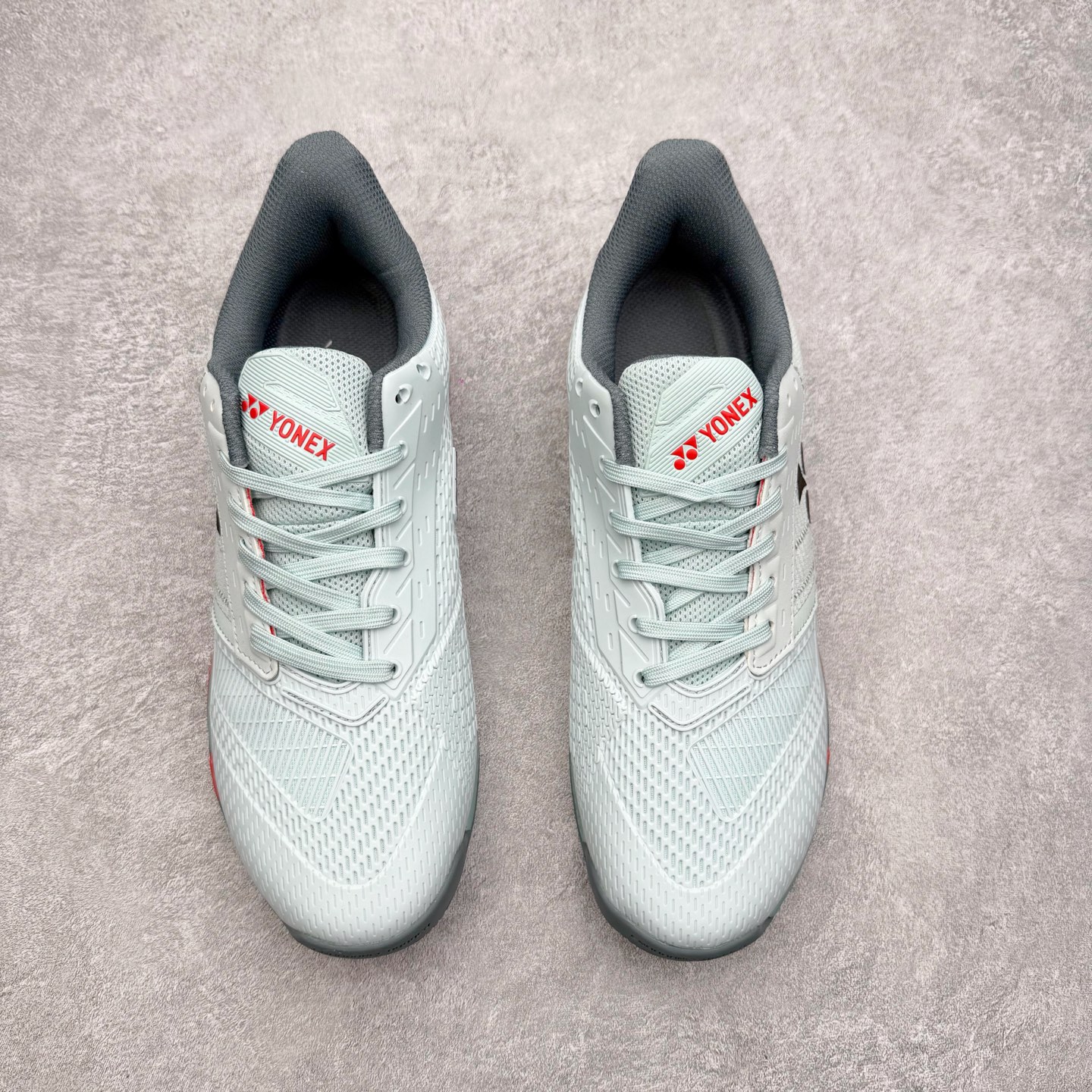 图片[2]-YONEX尤尼克斯 AD ACCEL 舒适柔软 减震透气包裹性支撑平衡抗冲击轻便 低帮 网球鞋 男女同款 尤尼克斯（YONEX）成立时间1946年，总部地点是日本东京，是世界著名的羽毛球品牌。为了尽量满足不同使用需求，尤尼克斯研发了大量的型号的羽毛球用品。作为世界知名的羽拍专业制造商，尤尼克斯完全体现日本工艺的精益求精，羽拍牢牢占据世界第一的地位，同时网球拍也得到许多知名球星的喜爱。实拍调校N版已经零色差零失真 百分百还原实物色彩所见即所得 不存在货不对板色差等低级问题 选购参考实物拍摄 不混卖不参货 只用心做好货严格选品 承诺混一赔十 尺码：36 36.5 37.5 38 38.5 39 40 40.5 41 42 42.5 43 44 44.5 45-选品中心
