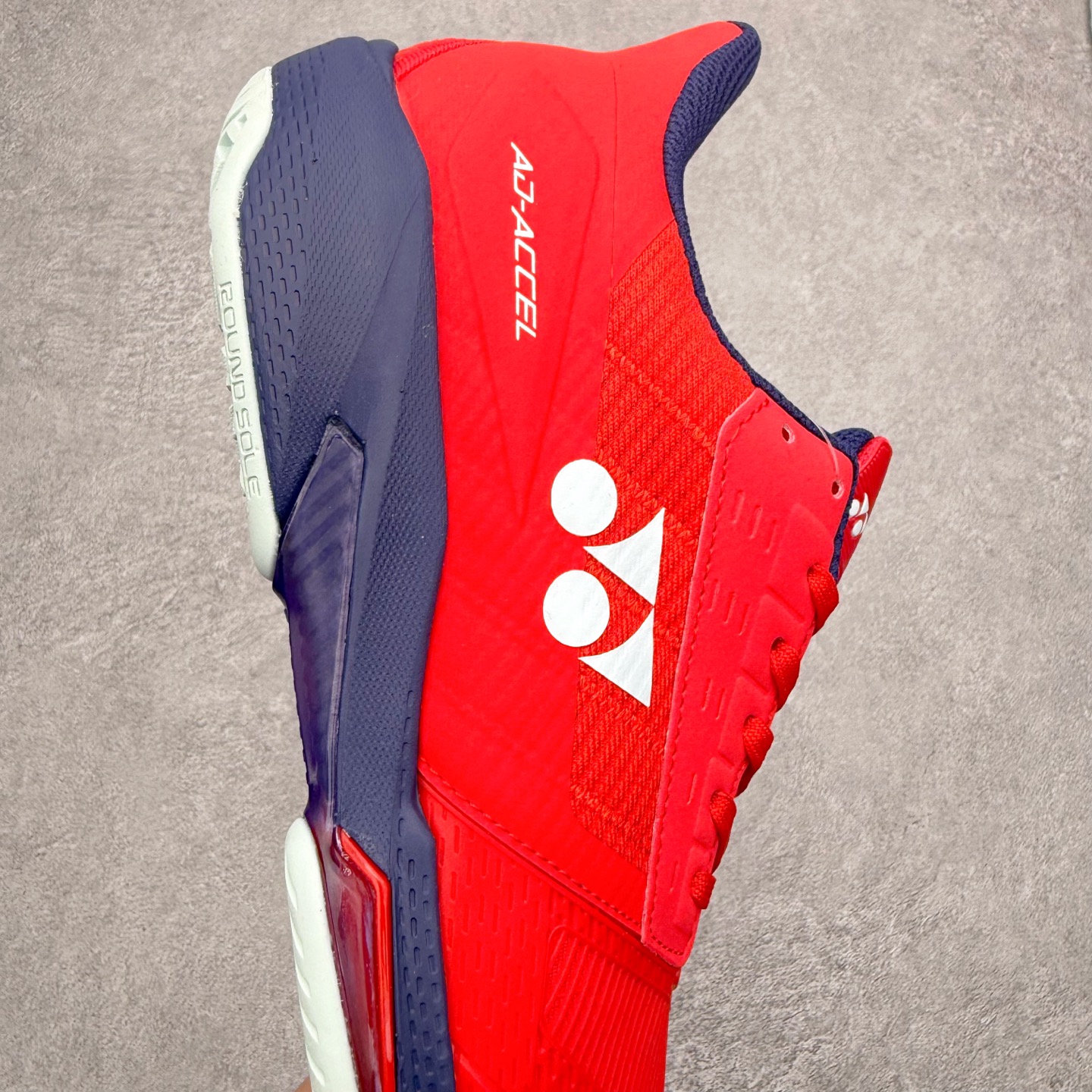 图片[6]-YONEX尤尼克斯 AD ACCEL 舒适柔软 减震透气包裹性支撑平衡抗冲击轻便 低帮 网球鞋 男女同款 尤尼克斯（YONEX）成立时间1946年，总部地点是日本东京，是世界著名的羽毛球品牌。为了尽量满足不同使用需求，尤尼克斯研发了大量的型号的羽毛球用品。作为世界知名的羽拍专业制造商，尤尼克斯完全体现日本工艺的精益求精，羽拍牢牢占据世界第一的地位，同时网球拍也得到许多知名球星的喜爱。实拍调校N版已经零色差零失真 百分百还原实物色彩所见即所得 不存在货不对板色差等低级问题 选购参考实物拍摄 不混卖不参货 只用心做好货严格选品 承诺混一赔十 尺码：36 36.5 37.5 38 38.5 39 40 40.5 41 42 42.5 43 44 44.5 45-选品中心